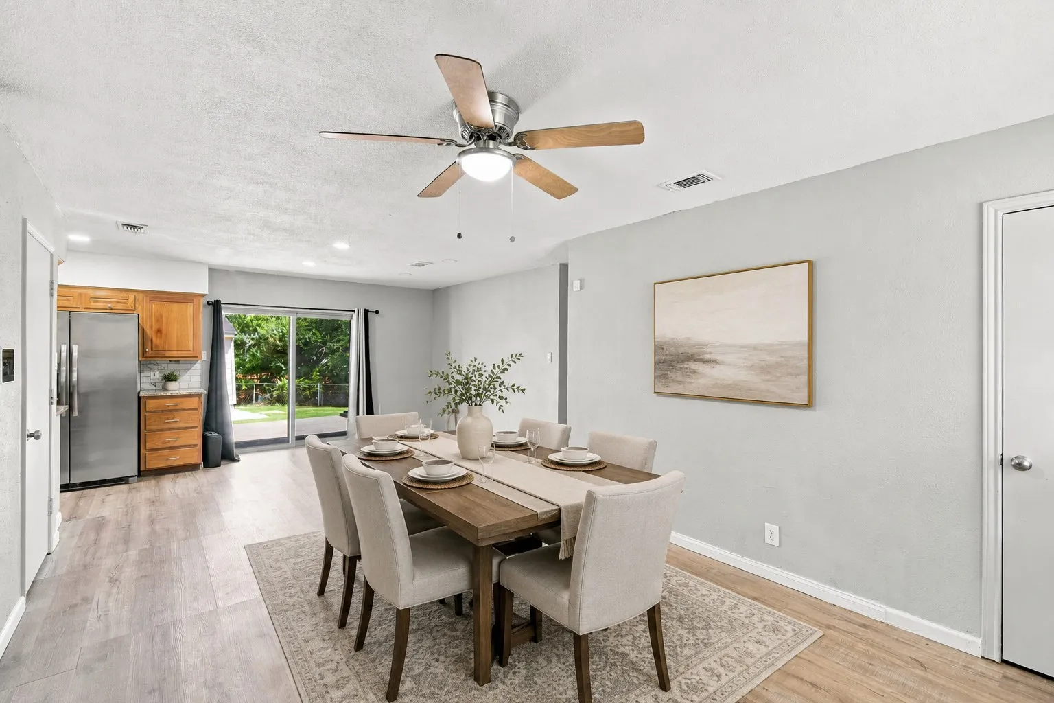 Single Family Residence For Sale in Ellis County , 702 Phillips Drive, Ennis, Texas 75119, 3 Bedroom, 2 Bathroom, Garage spaces, 1,435 Sqft, built in 1965, mls#21342166, Real Estate Agent in Ennis, Homes For Sale in Ellis county, Homes For Sale in Ennis, Realtor in Ennis Texas, Real Estate Brokerage Independent Realty Texas, Luminita Cordes Realtor