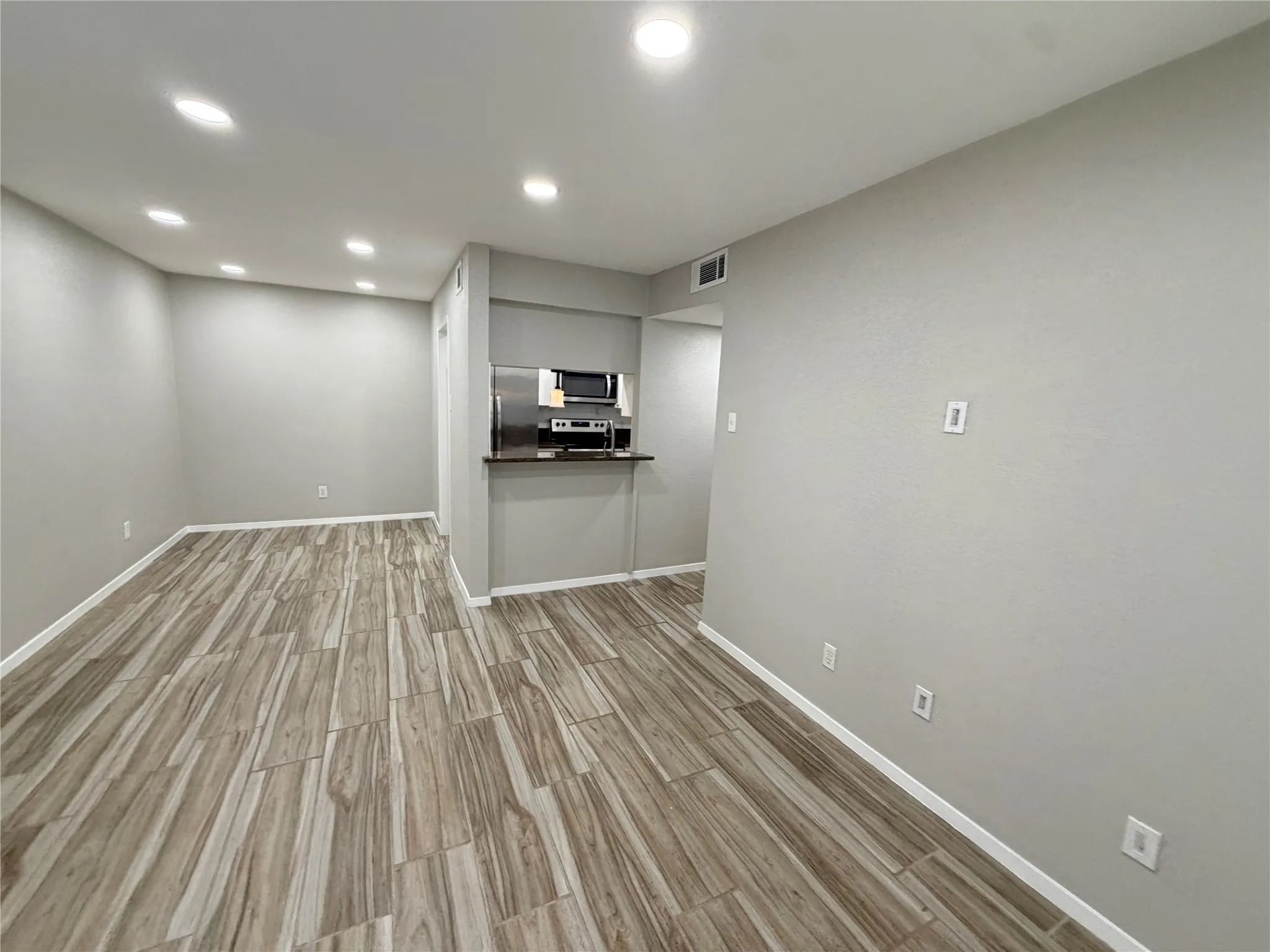 Condominium For Sale in Dallas County , 4845 Cedar Springs Road 170, Dallas, Texas 75219, 2 Bedroom, 2 Bathroom, 2 Garage spaces, 961 Sqft, built in 1970, mls#21343241, Real Estate Agent in Dallas, Homes For Sale in Dallas county, Homes For Sale in Dallas, Realtor in Dallas Texas, Real Estate Brokerage Independent Realty Texas, Luminita Cordes Realtor