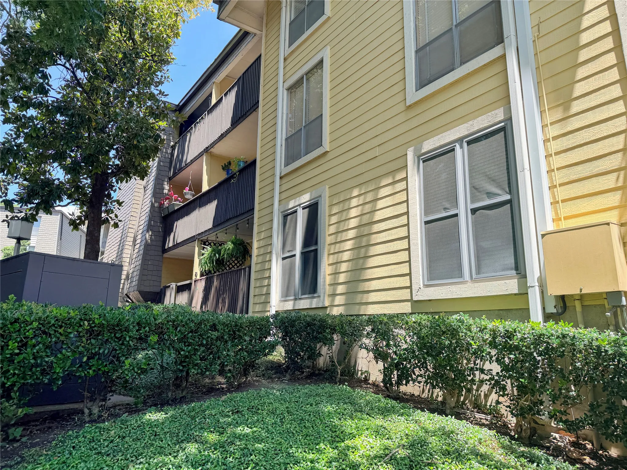 Condominium For Sale in Dallas County , 4845 Cedar Springs Road 170, Dallas, Texas 75219, 2 Bedroom, 2 Bathroom, 2 Garage spaces, 961 Sqft, built in 1970, mls#21343241, Real Estate Agent in Dallas, Homes For Sale in Dallas county, Homes For Sale in Dallas, Realtor in Dallas Texas, Real Estate Brokerage Independent Realty Texas, Luminita Cordes Realtor