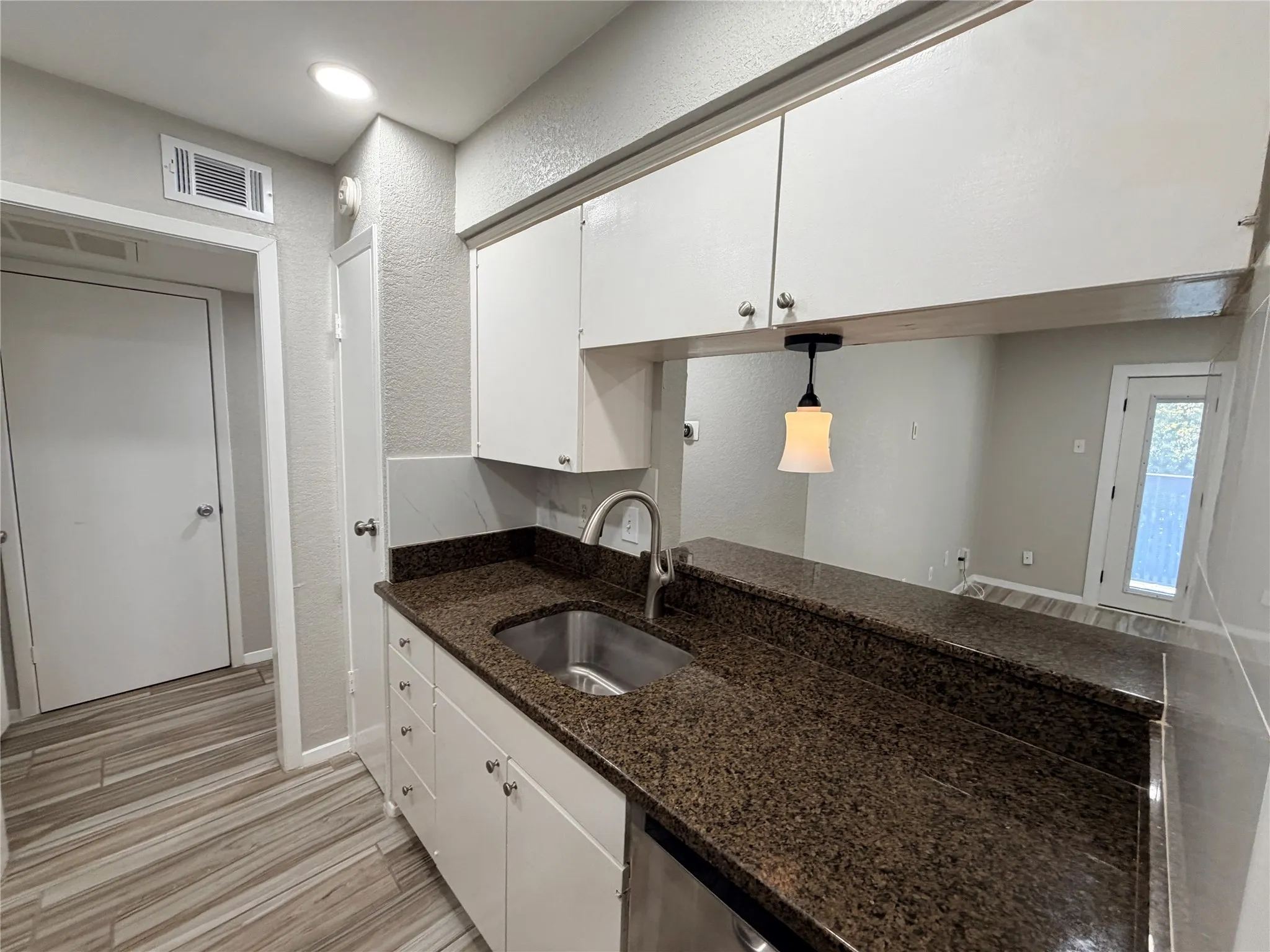 Condominium For Sale in Dallas County , 4845 Cedar Springs Road 170, Dallas, Texas 75219, 2 Bedroom, 2 Bathroom, 2 Garage spaces, 961 Sqft, built in 1970, mls#21343241, Real Estate Agent in Dallas, Homes For Sale in Dallas county, Homes For Sale in Dallas, Realtor in Dallas Texas, Real Estate Brokerage Independent Realty Texas, Luminita Cordes Realtor