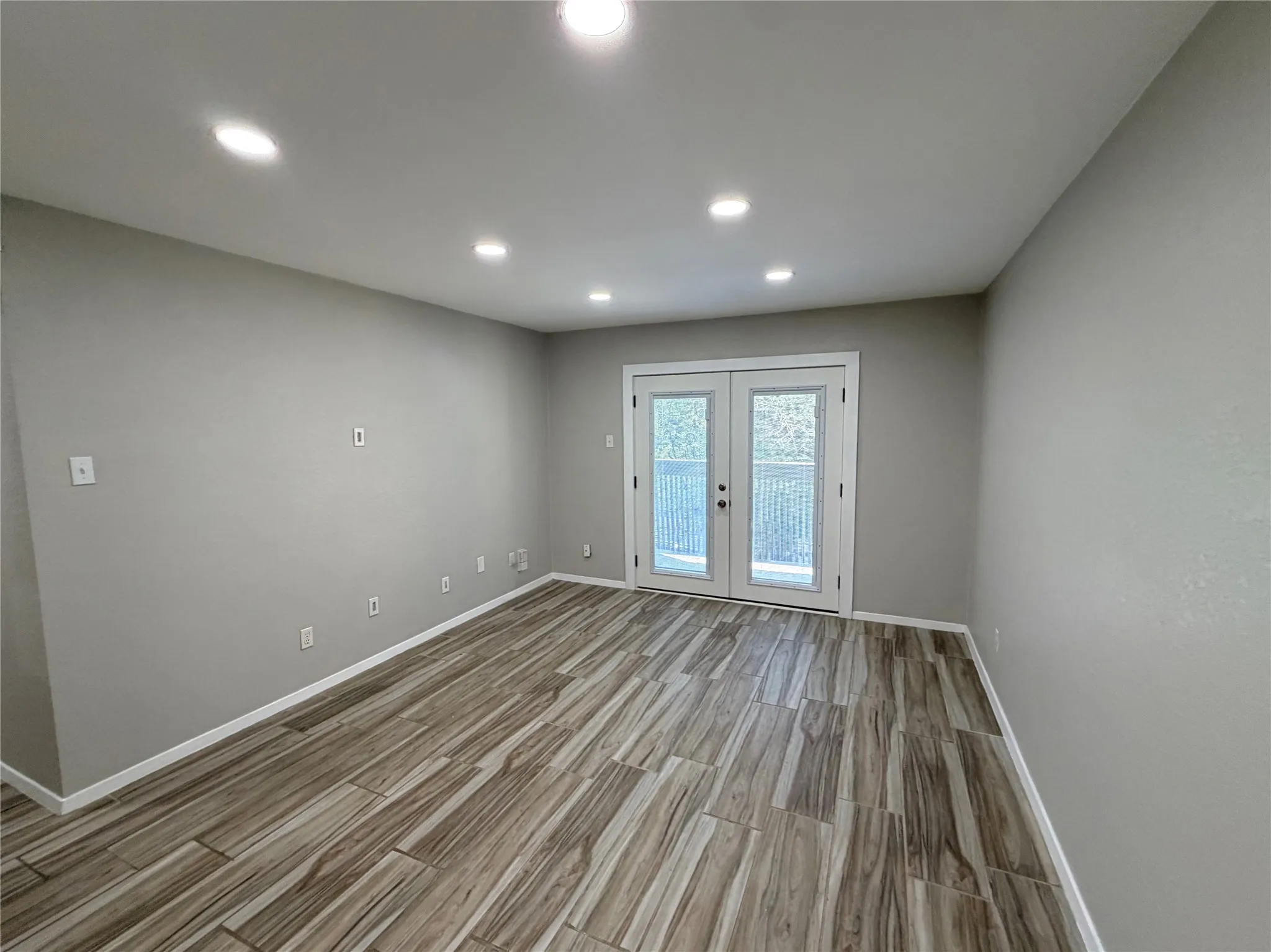 Condominium For Sale in Dallas County , 4845 Cedar Springs Road 170, Dallas, Texas 75219, 2 Bedroom, 2 Bathroom, 2 Garage spaces, 961 Sqft, built in 1970, mls#21343241, Real Estate Agent in Dallas, Homes For Sale in Dallas county, Homes For Sale in Dallas, Realtor in Dallas Texas, Real Estate Brokerage Independent Realty Texas, Luminita Cordes Realtor