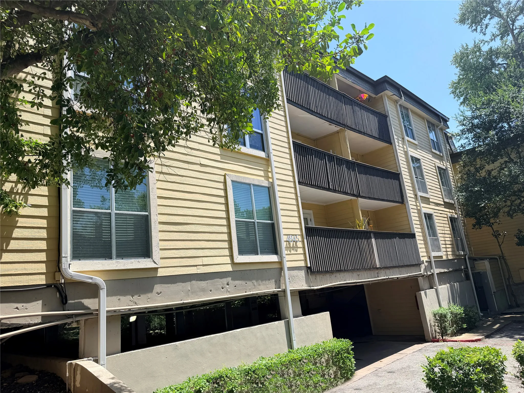 Condominium For Sale in Dallas County , 4845 Cedar Springs Road 170, Dallas, Texas 75219, 2 Bedroom, 2 Bathroom, 2 Garage spaces, 961 Sqft, built in 1970, mls#21343241, Real Estate Agent in Dallas, Homes For Sale in Dallas county, Homes For Sale in Dallas, Realtor in Dallas Texas, Real Estate Brokerage Independent Realty Texas, Luminita Cordes Realtor