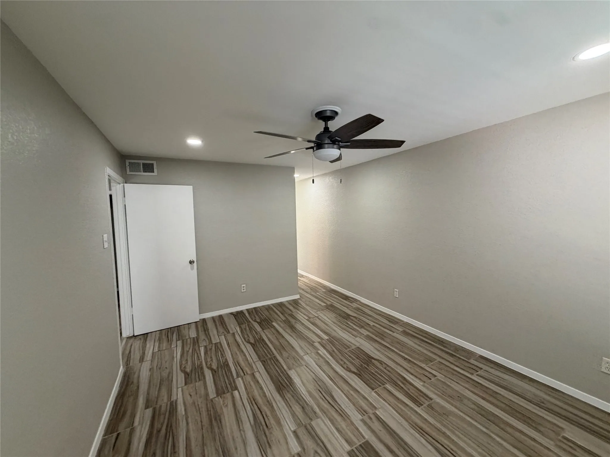 Condominium For Sale in Dallas County , 4845 Cedar Springs Road 170, Dallas, Texas 75219, 2 Bedroom, 2 Bathroom, 2 Garage spaces, 961 Sqft, built in 1970, mls#21343241, Real Estate Agent in Dallas, Homes For Sale in Dallas county, Homes For Sale in Dallas, Realtor in Dallas Texas, Real Estate Brokerage Independent Realty Texas, Luminita Cordes Realtor