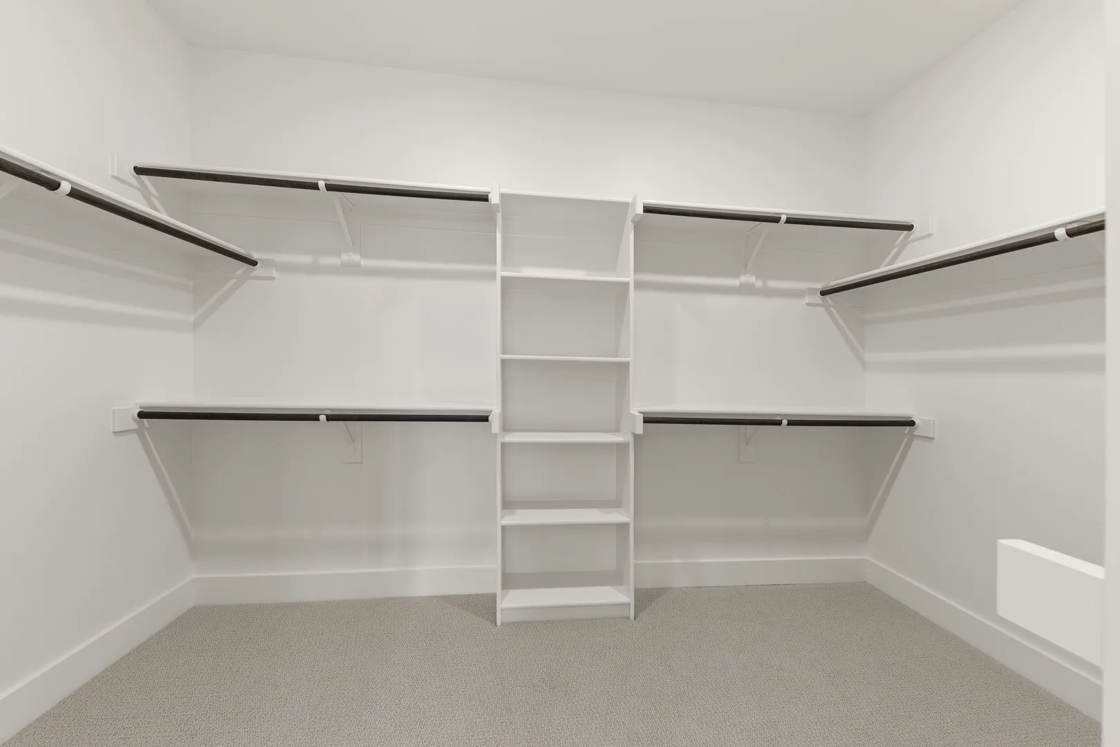 21. 1848 Solterra - Closet