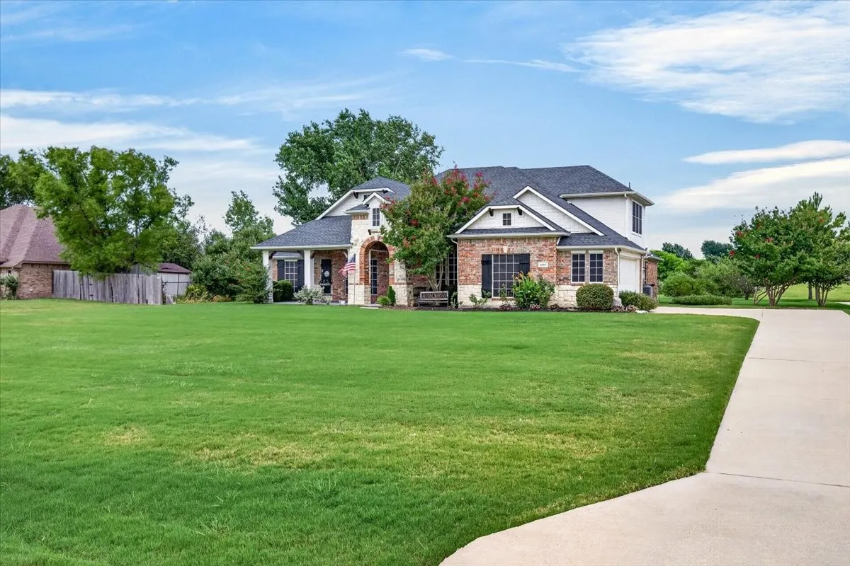 Nice long driveway for parking