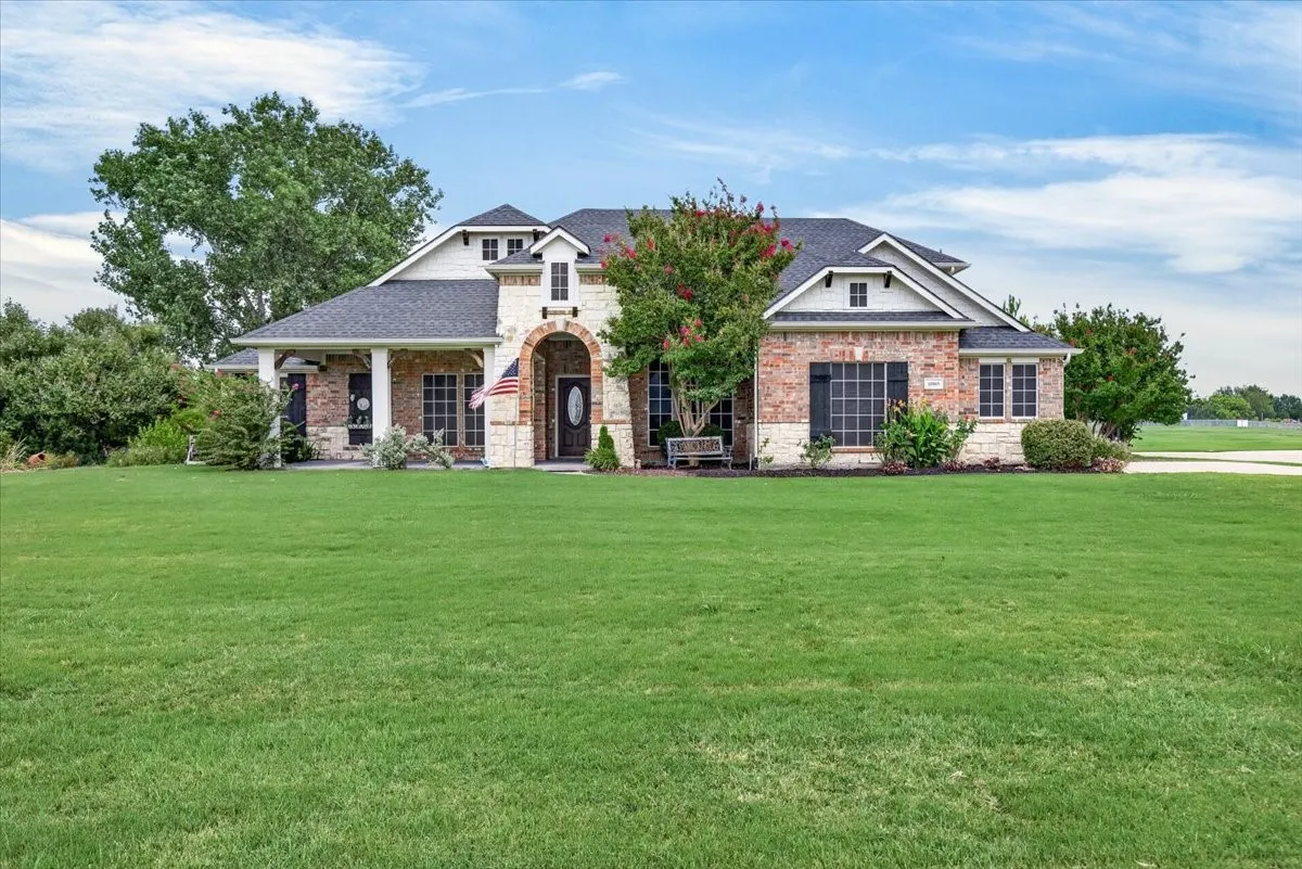 Single Family Residence For Sale in Kaufman County , 10165 Bantry Lane, Forney, Texas 75126, 4 Bedroom, 2 Bathroom, 2 Garage spaces, 2,475 Sqft, built in 2006, mls#21342559, Real Estate Agent in Forney, Homes For Sale in Kaufman county, Homes For Sale in Forney, Realtor in Forney Texas, Real Estate Brokerage Independent Realty Texas, Luminita Cordes Realtor