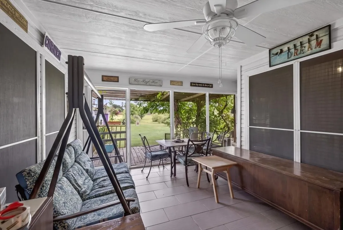 Another view of the screened patio