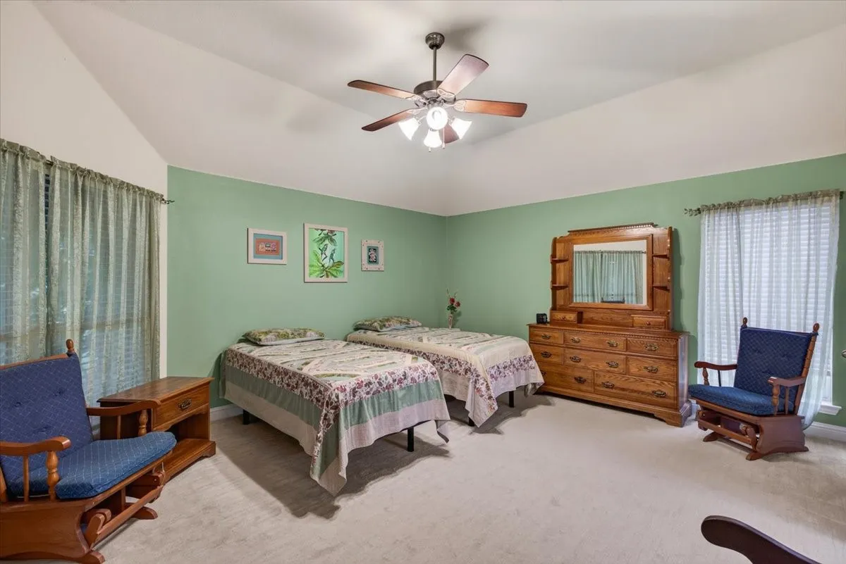 Split primary bedroom