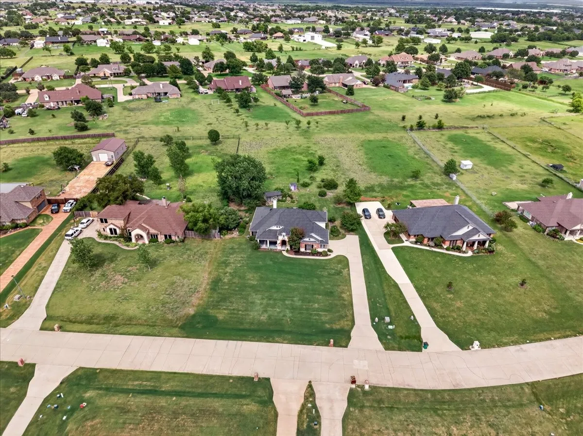 Single Family Residence For Sale in Kaufman County , 10165 Bantry Lane, Forney, Texas 75126, 4 Bedroom, 2 Bathroom, 2 Garage spaces, 2,475 Sqft, built in 2006, mls#21342559, Real Estate Agent in Forney, Homes For Sale in Kaufman county, Homes For Sale in Forney, Realtor in Forney Texas, Real Estate Brokerage Independent Realty Texas, Luminita Cordes Realtor