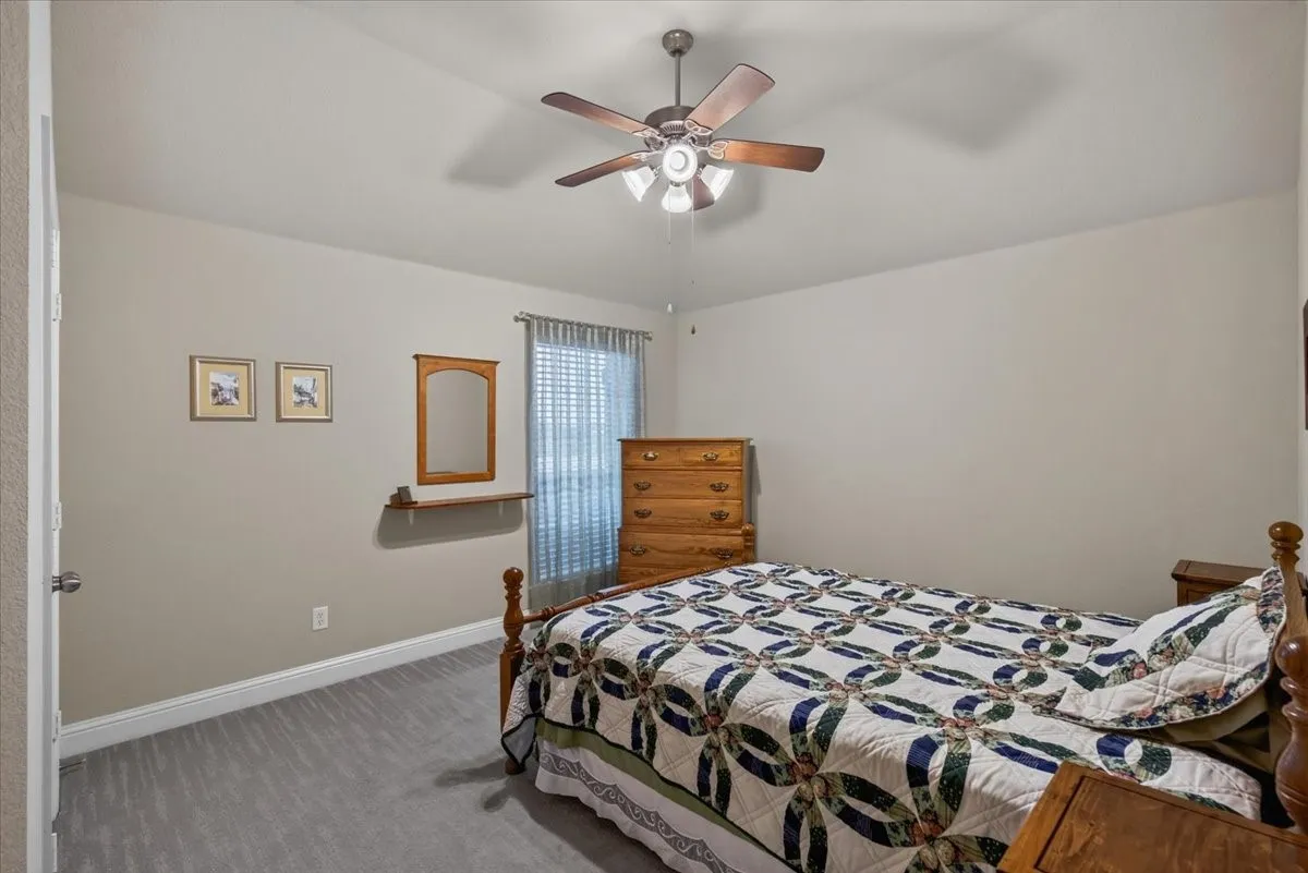secondary bedroom with ceiling fan