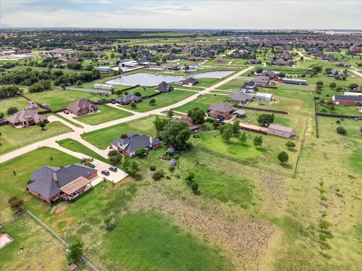 Single Family Residence For Sale in Kaufman County , 10165 Bantry Lane, Forney, Texas 75126, 4 Bedroom, 2 Bathroom, 2 Garage spaces, 2,475 Sqft, built in 2006, mls#21342559, Real Estate Agent in Forney, Homes For Sale in Kaufman county, Homes For Sale in Forney, Realtor in Forney Texas, Real Estate Brokerage Independent Realty Texas, Luminita Cordes Realtor