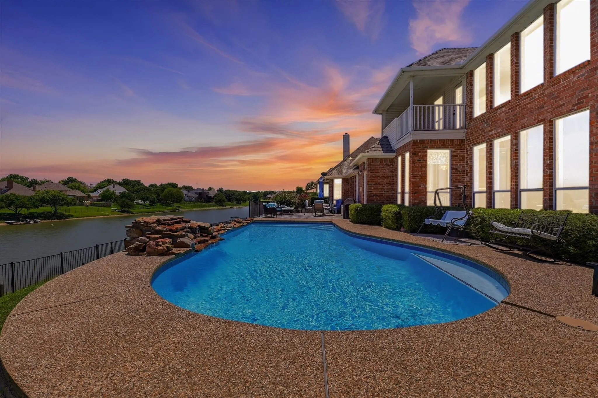 Single Family Residence For Sale in Denton County , 648 Timbercrest Circle, Highland Village, Texas 75077, 5 Bedroom, 4 Bathroom, 3 Garage spaces, 3,776 Sqft, built in 1994, mls#21342521, Real Estate Agent in Highland Village, Homes For Sale in Denton county, Homes For Sale in Highland Village, Realtor in Highland Village Texas, Real Estate Brokerage Independent Realty Texas, Luminita Cordes Realtor