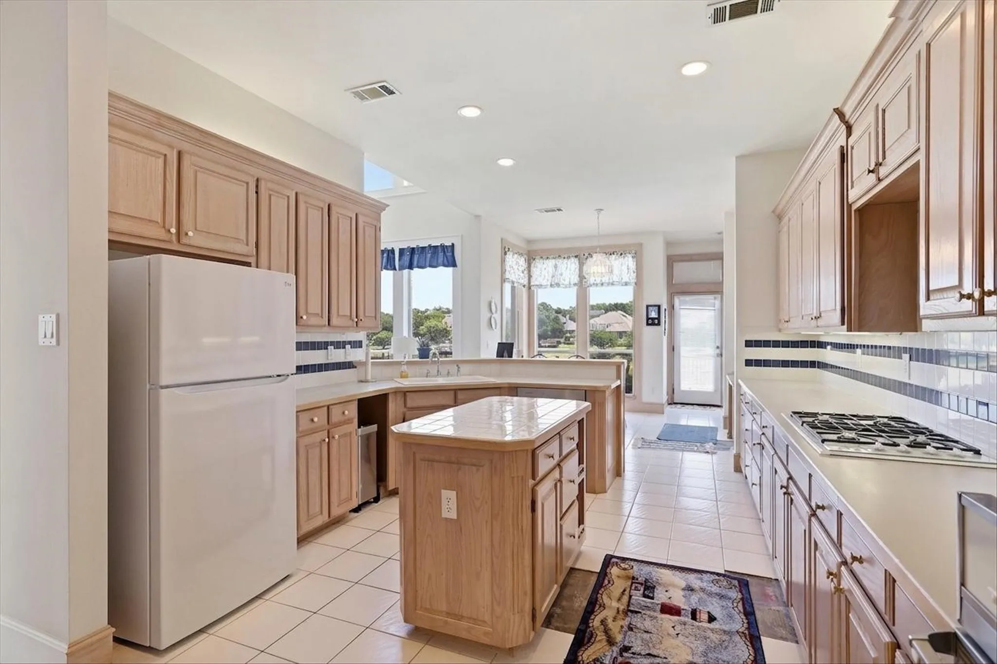 Single Family Residence For Sale in Denton County , 648 Timbercrest Circle, Highland Village, Texas 75077, 5 Bedroom, 4 Bathroom, 3 Garage spaces, 3,776 Sqft, built in 1994, mls#21342521, Real Estate Agent in Highland Village, Homes For Sale in Denton county, Homes For Sale in Highland Village, Realtor in Highland Village Texas, Real Estate Brokerage Independent Realty Texas, Luminita Cordes Realtor