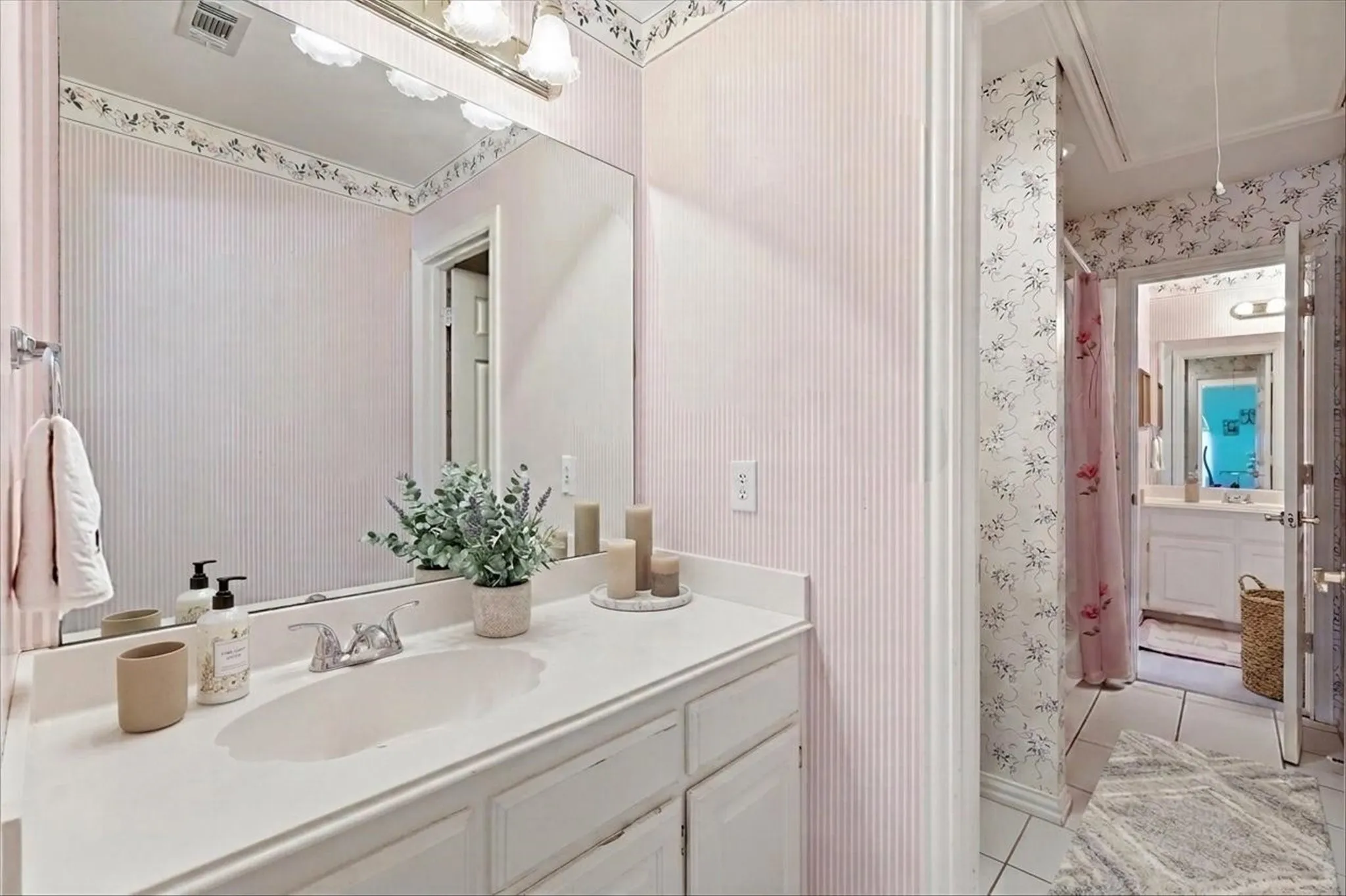 Single Family Residence For Sale in Denton County , 648 Timbercrest Circle, Highland Village, Texas 75077, 5 Bedroom, 4 Bathroom, 3 Garage spaces, 3,776 Sqft, built in 1994, mls#21342521, Real Estate Agent in Highland Village, Homes For Sale in Denton county, Homes For Sale in Highland Village, Realtor in Highland Village Texas, Real Estate Brokerage Independent Realty Texas, Luminita Cordes Realtor