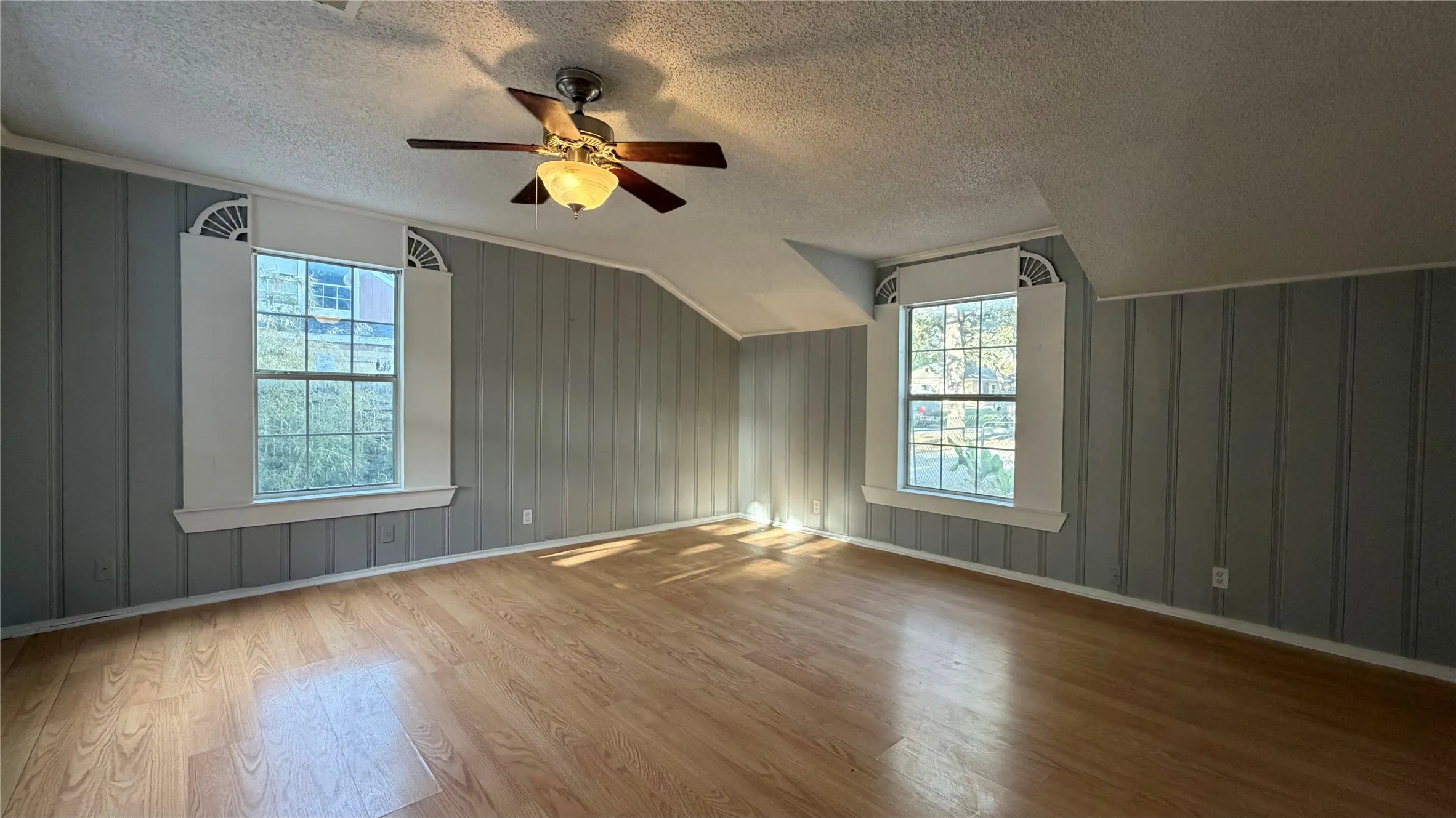 Single Family Residence For Sale in Tarrant County , 2522 N Hughes Avenue, Fort Worth, Texas 76103, 4 Bedroom, 3 Bathroom, Garage spaces, 2,705 Sqft, built in 1947, mls#21343142, Real Estate Agent in Fort Worth, Homes For Sale in Tarrant county, Homes For Sale in Fort Worth, Realtor in Fort Worth Texas, Real Estate Brokerage Independent Realty Texas, Luminita Cordes Realtor