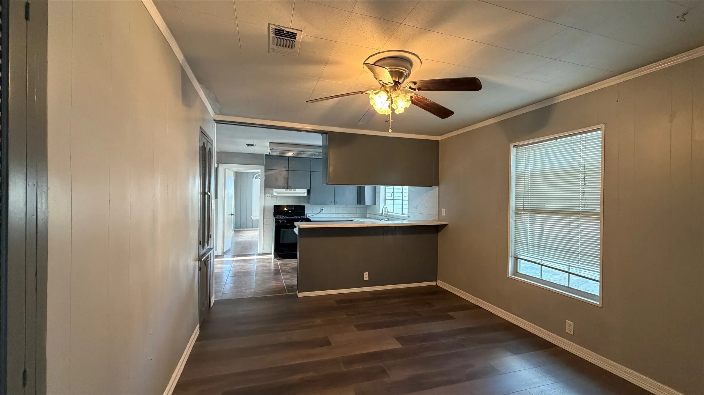 Single Family Residence For Sale in Tarrant County , 2522 N Hughes Avenue, Fort Worth, Texas 76103, 4 Bedroom, 3 Bathroom, Garage spaces, 2,705 Sqft, built in 1947, mls#21343142, Real Estate Agent in Fort Worth, Homes For Sale in Tarrant county, Homes For Sale in Fort Worth, Realtor in Fort Worth Texas, Real Estate Brokerage Independent Realty Texas, Luminita Cordes Realtor