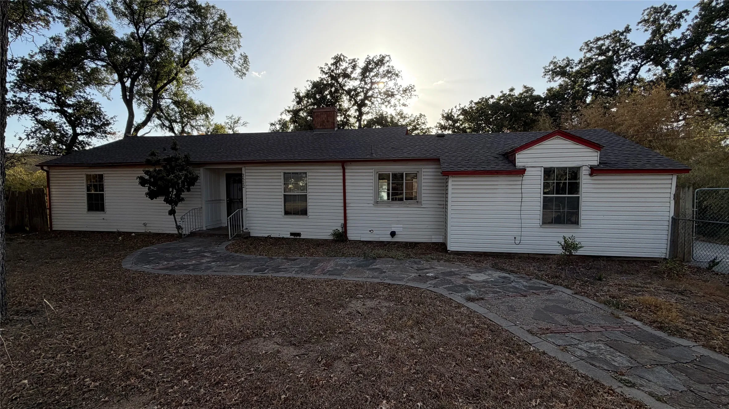 Single Family Residence For Sale in Tarrant County , 2522 N Hughes Avenue, Fort Worth, Texas 76103, 4 Bedroom, 3 Bathroom, Garage spaces, 2,705 Sqft, built in 1947, mls#21343142, Real Estate Agent in Fort Worth, Homes For Sale in Tarrant county, Homes For Sale in Fort Worth, Realtor in Fort Worth Texas, Real Estate Brokerage Independent Realty Texas, Luminita Cordes Realtor