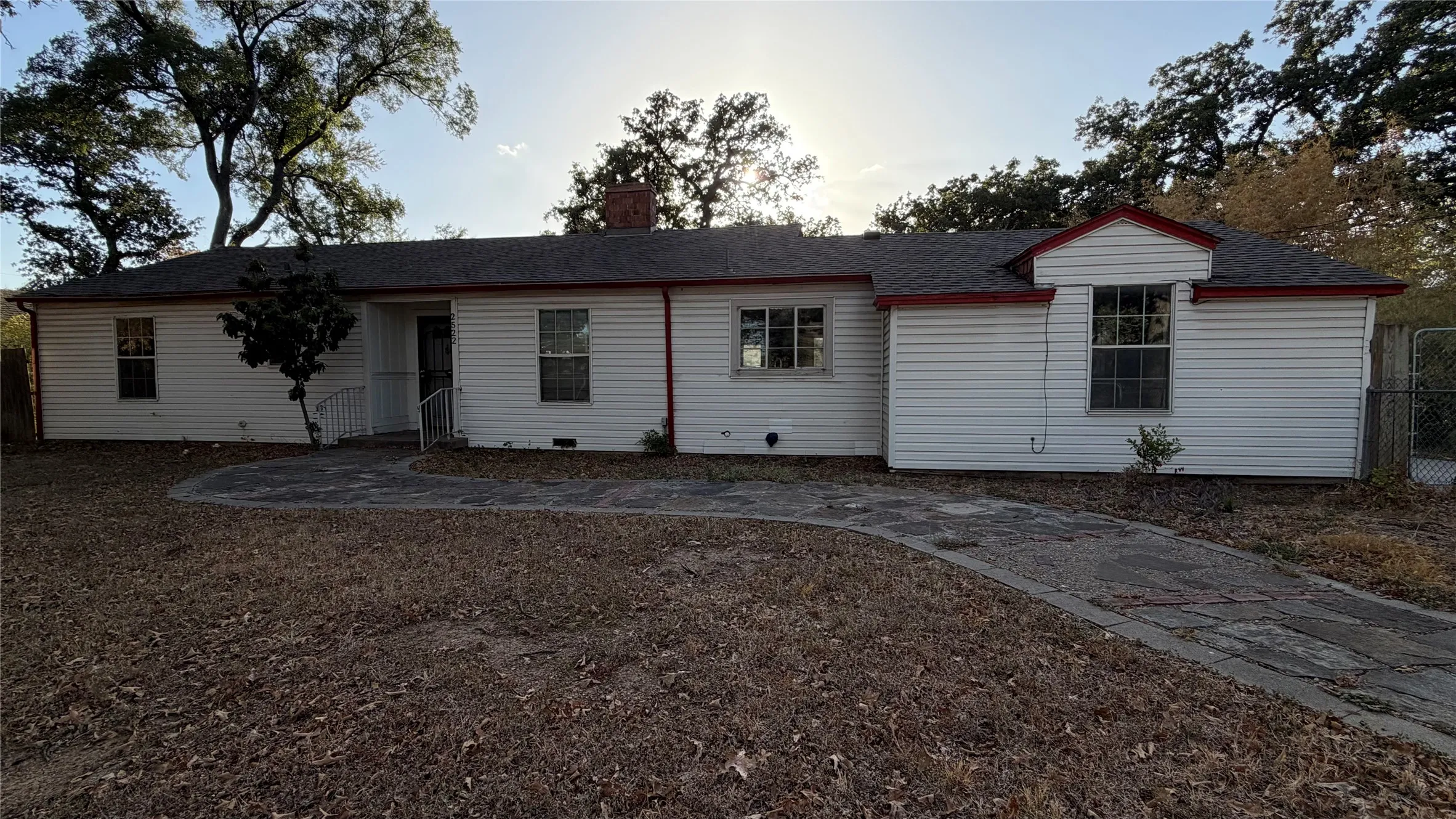 Single Family Residence For Sale in Tarrant County , 2522 N Hughes Avenue, Fort Worth, Texas 76103, 4 Bedroom, 3 Bathroom, Garage spaces, 2,705 Sqft, built in 1947, mls#21343142, Real Estate Agent in Fort Worth, Homes For Sale in Tarrant county, Homes For Sale in Fort Worth, Realtor in Fort Worth Texas, Real Estate Brokerage Independent Realty Texas, Luminita Cordes Realtor