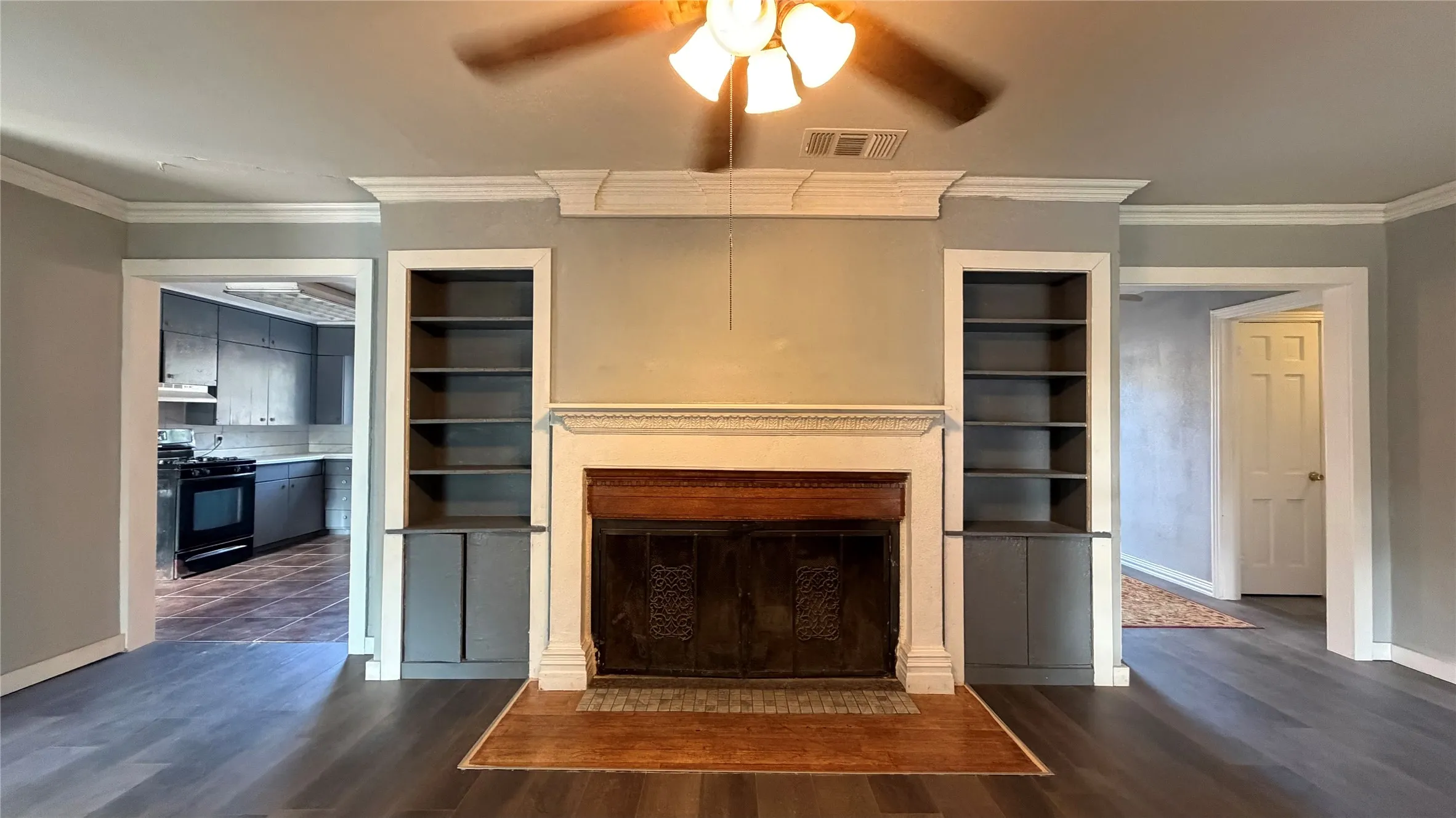 Single Family Residence For Sale in Tarrant County , 2522 N Hughes Avenue, Fort Worth, Texas 76103, 4 Bedroom, 3 Bathroom, Garage spaces, 2,705 Sqft, built in 1947, mls#21343142, Real Estate Agent in Fort Worth, Homes For Sale in Tarrant county, Homes For Sale in Fort Worth, Realtor in Fort Worth Texas, Real Estate Brokerage Independent Realty Texas, Luminita Cordes Realtor