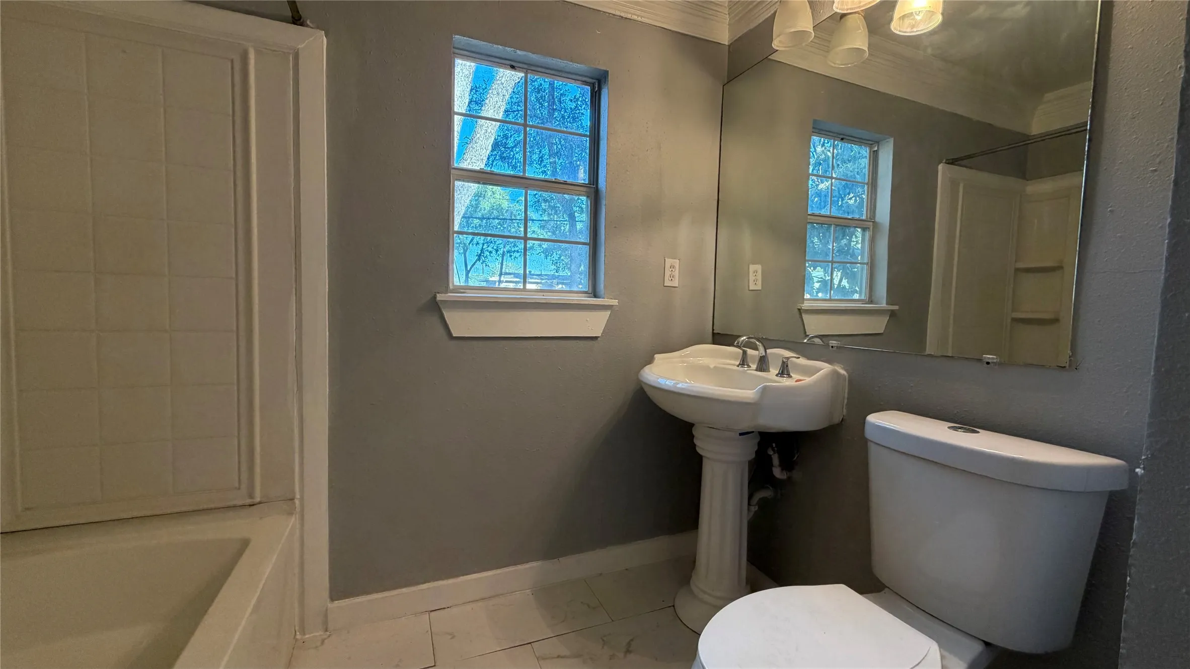 Single Family Residence For Sale in Tarrant County , 2522 N Hughes Avenue, Fort Worth, Texas 76103, 4 Bedroom, 3 Bathroom, Garage spaces, 2,705 Sqft, built in 1947, mls#21343142, Real Estate Agent in Fort Worth, Homes For Sale in Tarrant county, Homes For Sale in Fort Worth, Realtor in Fort Worth Texas, Real Estate Brokerage Independent Realty Texas, Luminita Cordes Realtor