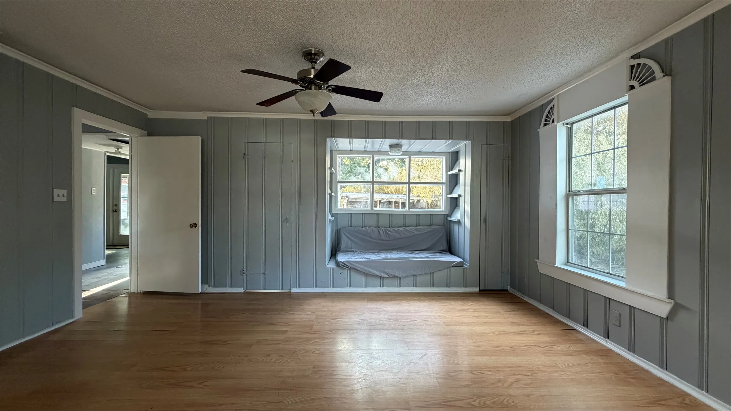 Single Family Residence For Sale in Tarrant County , 2522 N Hughes Avenue, Fort Worth, Texas 76103, 4 Bedroom, 3 Bathroom, Garage spaces, 2,705 Sqft, built in 1947, mls#21343142, Real Estate Agent in Fort Worth, Homes For Sale in Tarrant county, Homes For Sale in Fort Worth, Realtor in Fort Worth Texas, Real Estate Brokerage Independent Realty Texas, Luminita Cordes Realtor