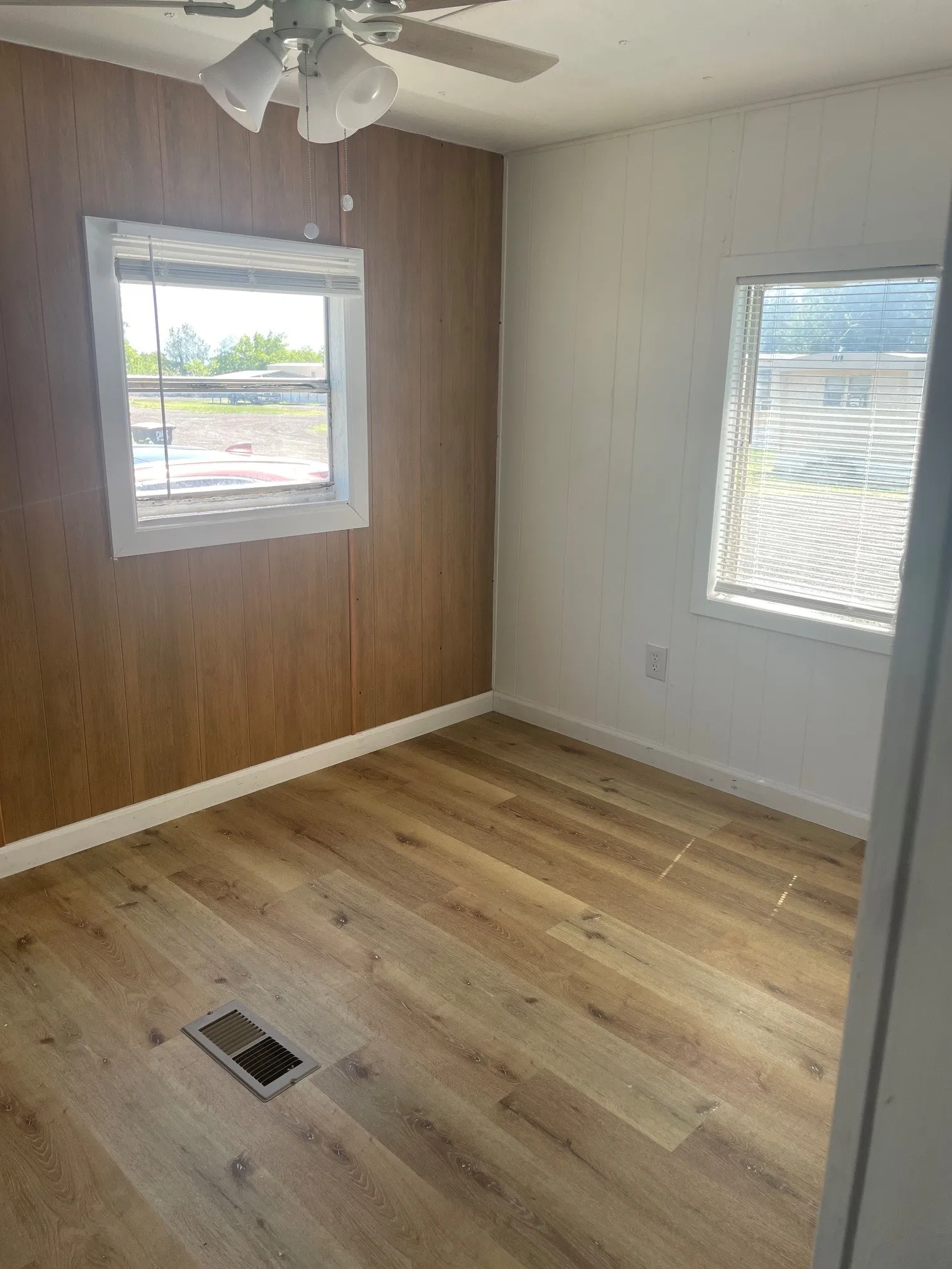 Mobile Home For Rent in Collin County , 1303 Genoveva Lane, Anna, Texas 75409, 3 Bedroom, 2 Bathroom, Garage spaces, 1,064 Sqft, built in 1982, mls#21343250, Real Estate Agent in Anna, Homes For Rent in Collin county, Homes For Rent in Anna, Realtor in Anna Texas, Real Estate Brokerage Independent Realty Texas, Luminita Cordes Realtor