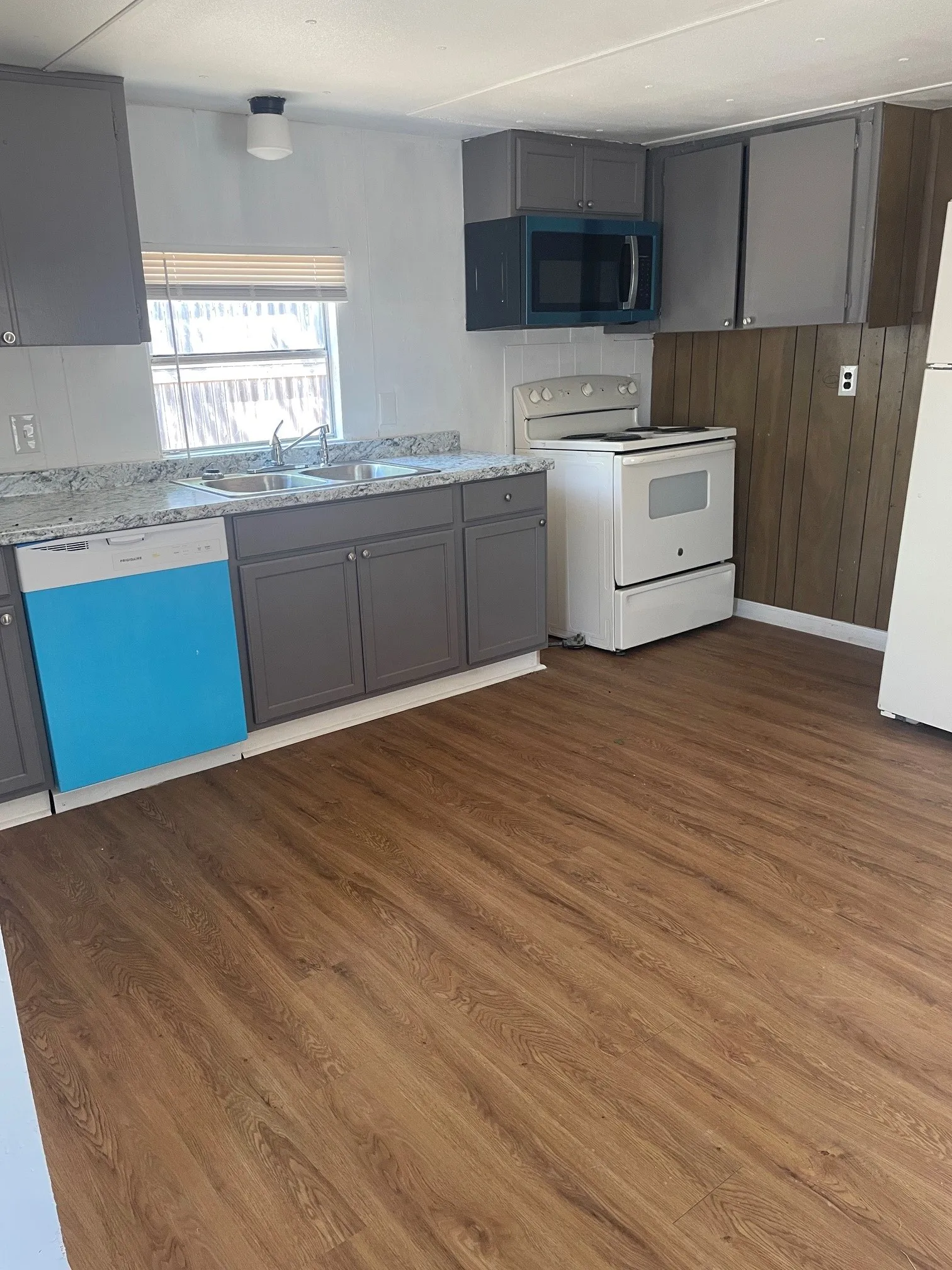 Mobile Home For Rent in Collin County , 1303 Genoveva Lane, Anna, Texas 75409, 3 Bedroom, 2 Bathroom, Garage spaces, 1,064 Sqft, built in 1982, mls#21343250, Real Estate Agent in Anna, Homes For Rent in Collin county, Homes For Rent in Anna, Realtor in Anna Texas, Real Estate Brokerage Independent Realty Texas, Luminita Cordes Realtor