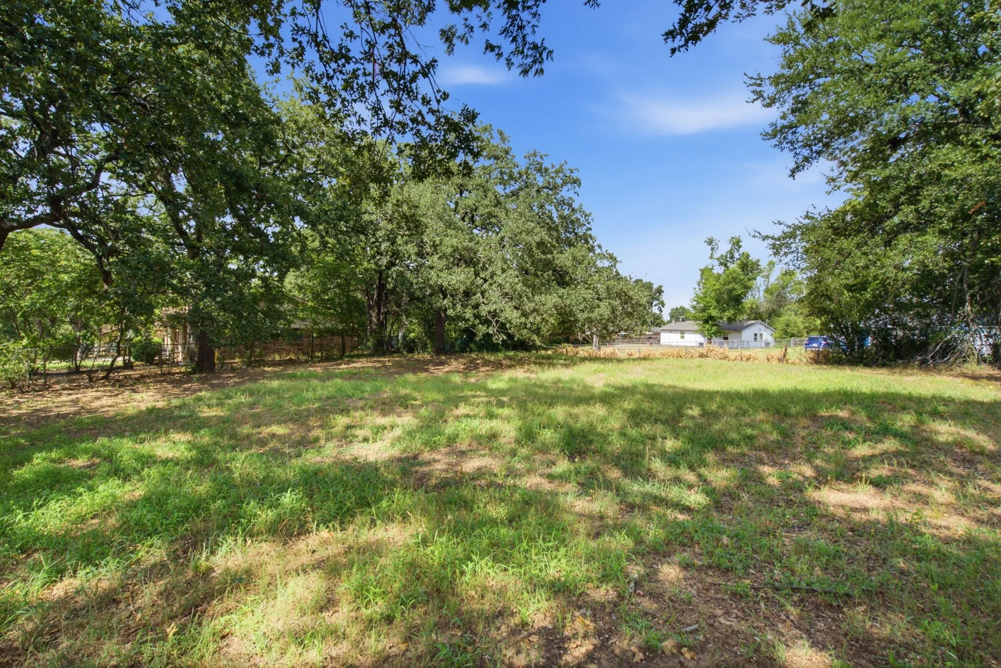 Single Family Residence For Sale in Tarrant County , 128 Redbird Lane N, Azle, Texas 76020, 3 Bedroom, 2 Bathroom, 2 Garage spaces, 1,857 Sqft, built in 1965, mls#21343258, Real Estate Agent in Azle, Homes For Sale in Tarrant county, Homes For Sale in Azle, Realtor in Azle Texas, Real Estate Brokerage Independent Realty Texas, Luminita Cordes Realtor