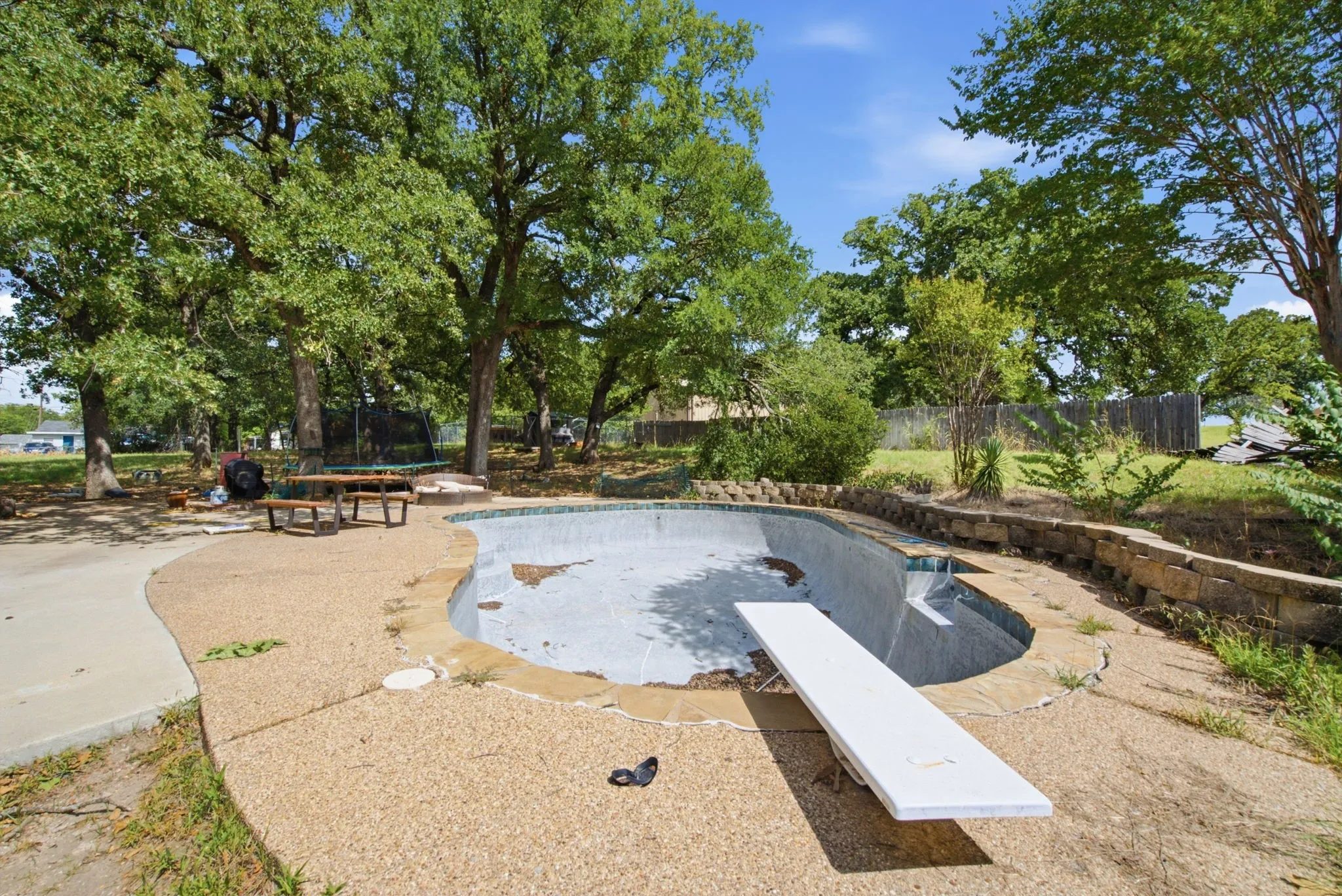Single Family Residence For Sale in Tarrant County , 128 Redbird Lane N, Azle, Texas 76020, 3 Bedroom, 2 Bathroom, 2 Garage spaces, 1,857 Sqft, built in 1965, mls#21343258, Real Estate Agent in Azle, Homes For Sale in Tarrant county, Homes For Sale in Azle, Realtor in Azle Texas, Real Estate Brokerage Independent Realty Texas, Luminita Cordes Realtor