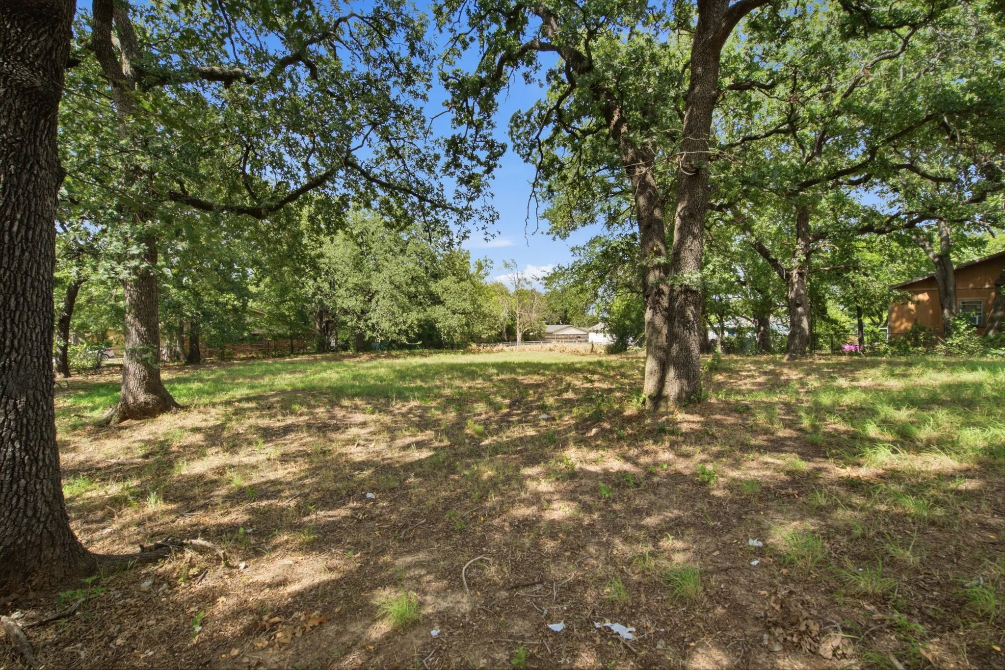 Single Family Residence For Sale in Tarrant County , 128 Redbird Lane N, Azle, Texas 76020, 3 Bedroom, 2 Bathroom, 2 Garage spaces, 1,857 Sqft, built in 1965, mls#21343258, Real Estate Agent in Azle, Homes For Sale in Tarrant county, Homes For Sale in Azle, Realtor in Azle Texas, Real Estate Brokerage Independent Realty Texas, Luminita Cordes Realtor