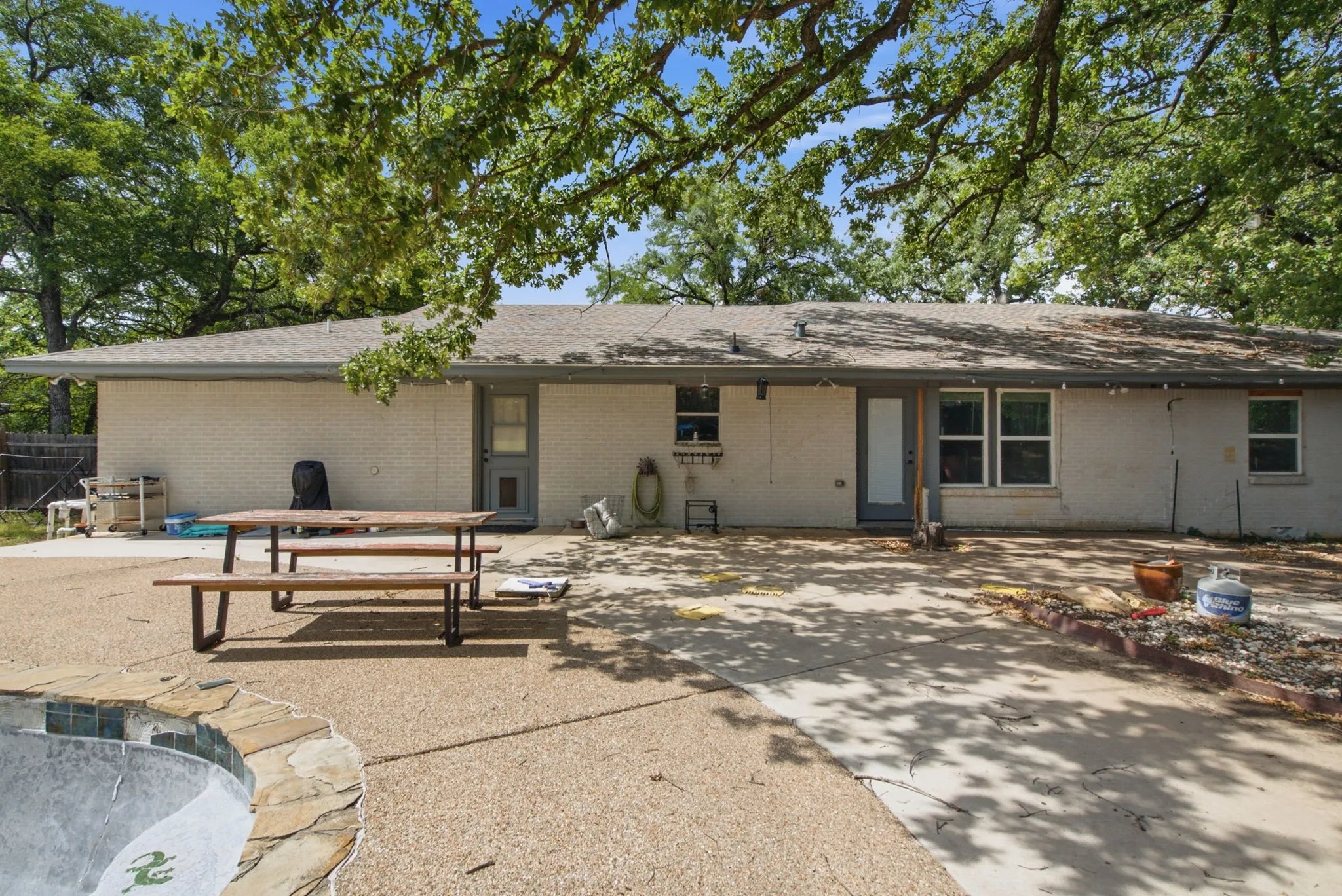 Single Family Residence For Sale in Tarrant County , 128 Redbird Lane N, Azle, Texas 76020, 3 Bedroom, 2 Bathroom, 2 Garage spaces, 1,857 Sqft, built in 1965, mls#21343258, Real Estate Agent in Azle, Homes For Sale in Tarrant county, Homes For Sale in Azle, Realtor in Azle Texas, Real Estate Brokerage Independent Realty Texas, Luminita Cordes Realtor