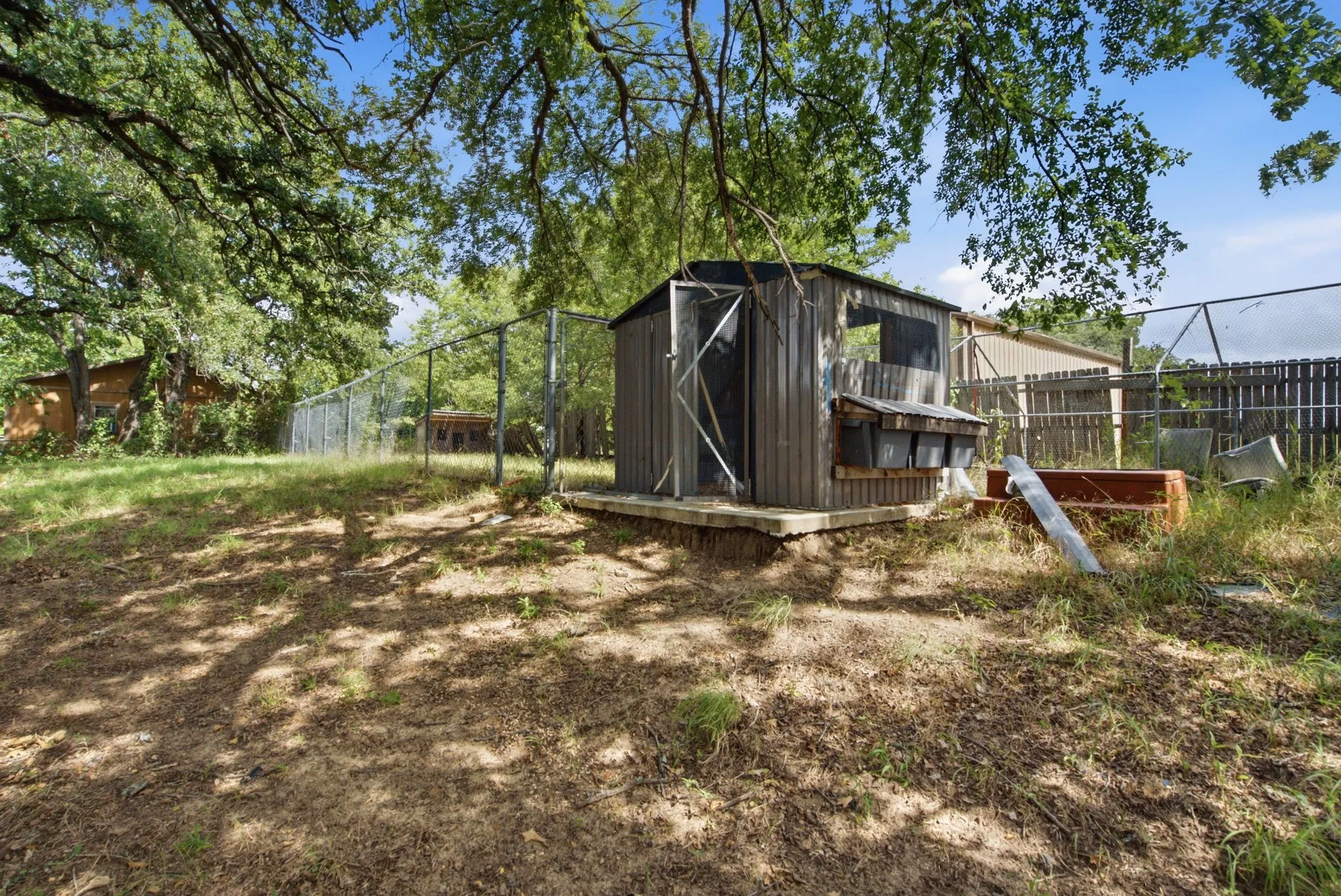 Single Family Residence For Sale in Tarrant County , 128 Redbird Lane N, Azle, Texas 76020, 3 Bedroom, 2 Bathroom, 2 Garage spaces, 1,857 Sqft, built in 1965, mls#21343258, Real Estate Agent in Azle, Homes For Sale in Tarrant county, Homes For Sale in Azle, Realtor in Azle Texas, Real Estate Brokerage Independent Realty Texas, Luminita Cordes Realtor