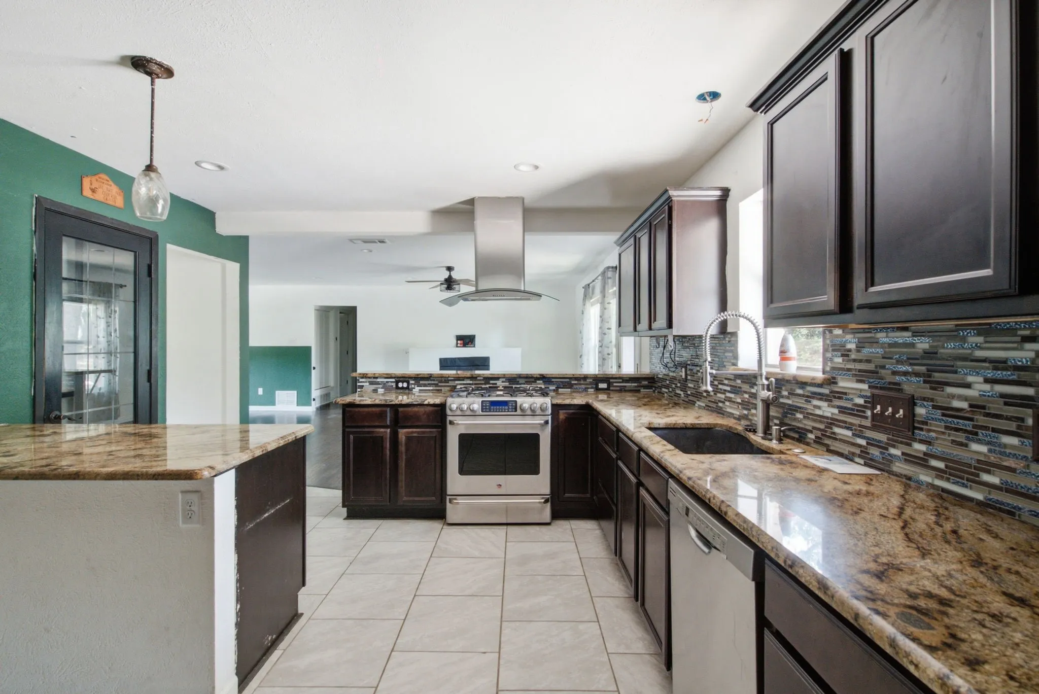 Single Family Residence For Sale in Tarrant County , 128 Redbird Lane N, Azle, Texas 76020, 3 Bedroom, 2 Bathroom, 2 Garage spaces, 1,857 Sqft, built in 1965, mls#21343258, Real Estate Agent in Azle, Homes For Sale in Tarrant county, Homes For Sale in Azle, Realtor in Azle Texas, Real Estate Brokerage Independent Realty Texas, Luminita Cordes Realtor