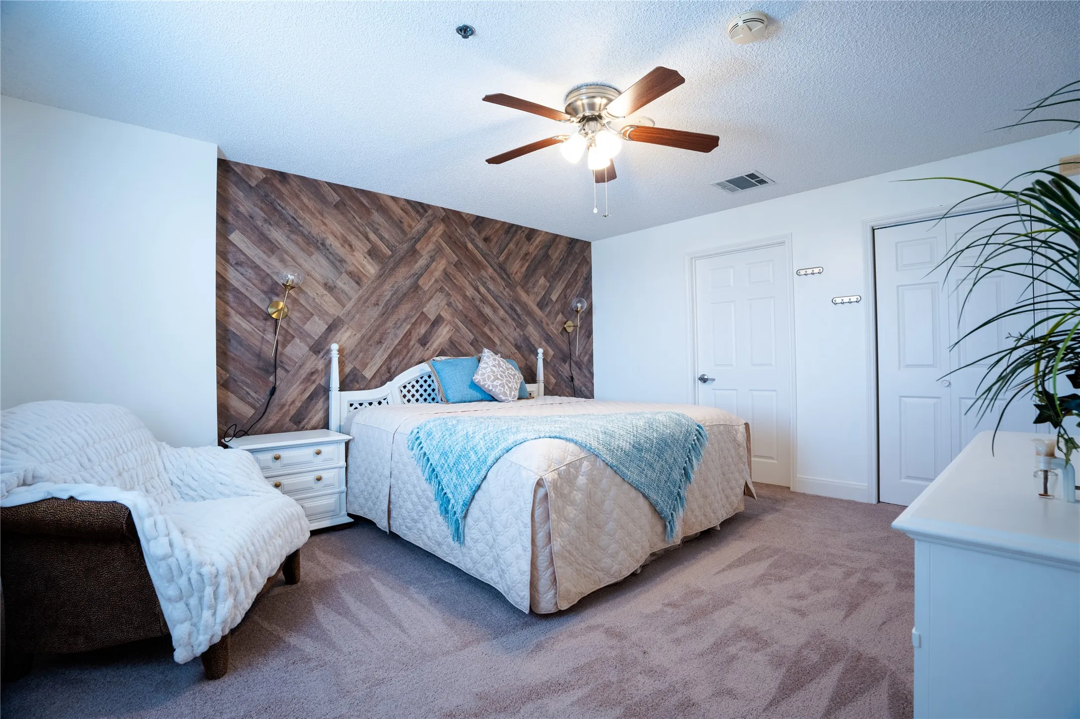 Condominium For Sale in Tarrant County , 3575 Lone Star Circle 802, Fort Worth, Texas 76177, 2 Bedroom, 2 Bathroom, 2 Garage spaces, 1,650 Sqft, built in 1997, mls#21342145, Real Estate Agent in Fort Worth, Homes For Sale in Tarrant county, Homes For Sale in Fort Worth, Realtor in Fort Worth Texas, Real Estate Brokerage Independent Realty Texas, Luminita Cordes Realtor