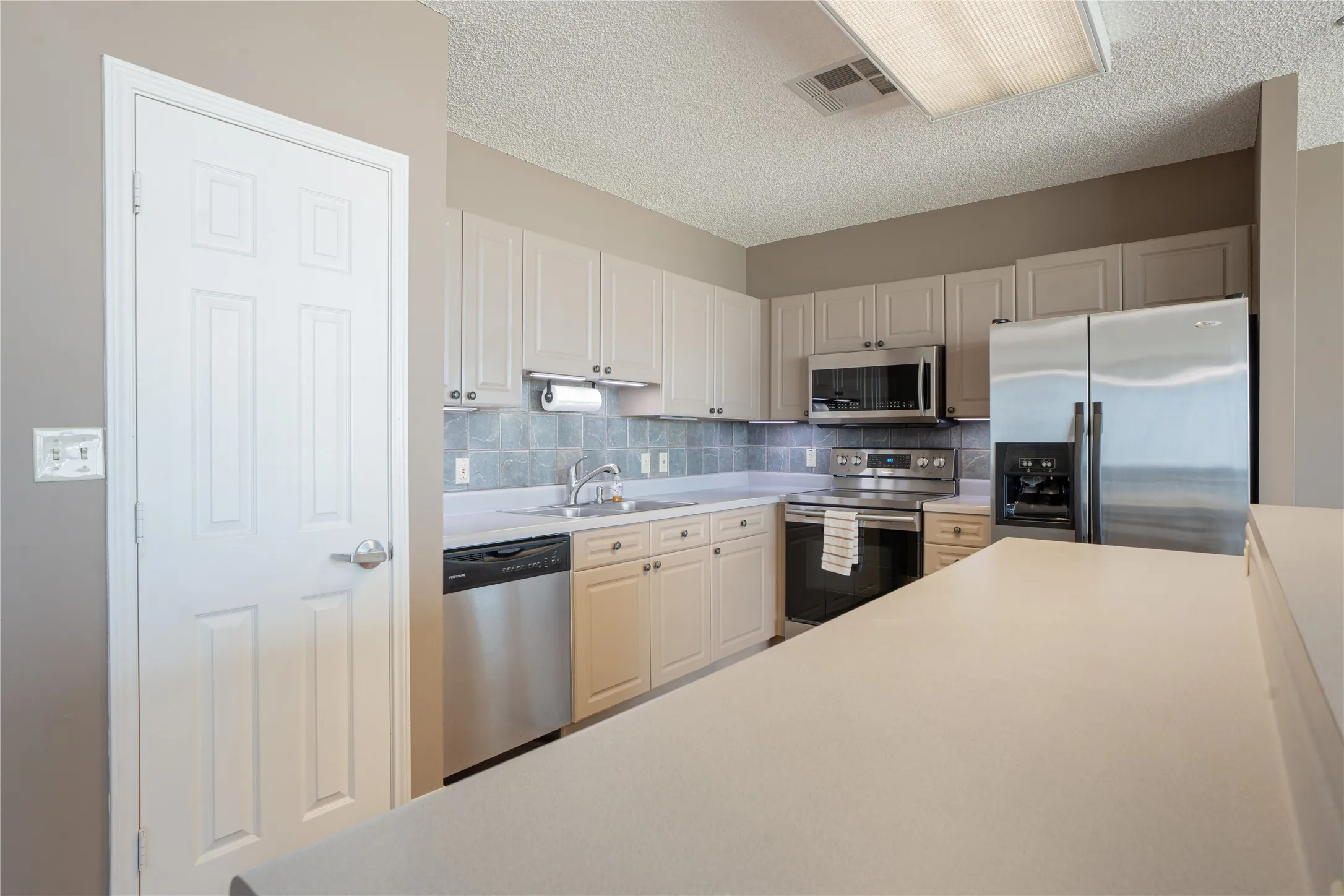 Condominium For Sale in Tarrant County , 3575 Lone Star Circle 802, Fort Worth, Texas 76177, 2 Bedroom, 2 Bathroom, 2 Garage spaces, 1,650 Sqft, built in 1997, mls#21342145, Real Estate Agent in Fort Worth, Homes For Sale in Tarrant county, Homes For Sale in Fort Worth, Realtor in Fort Worth Texas, Real Estate Brokerage Independent Realty Texas, Luminita Cordes Realtor