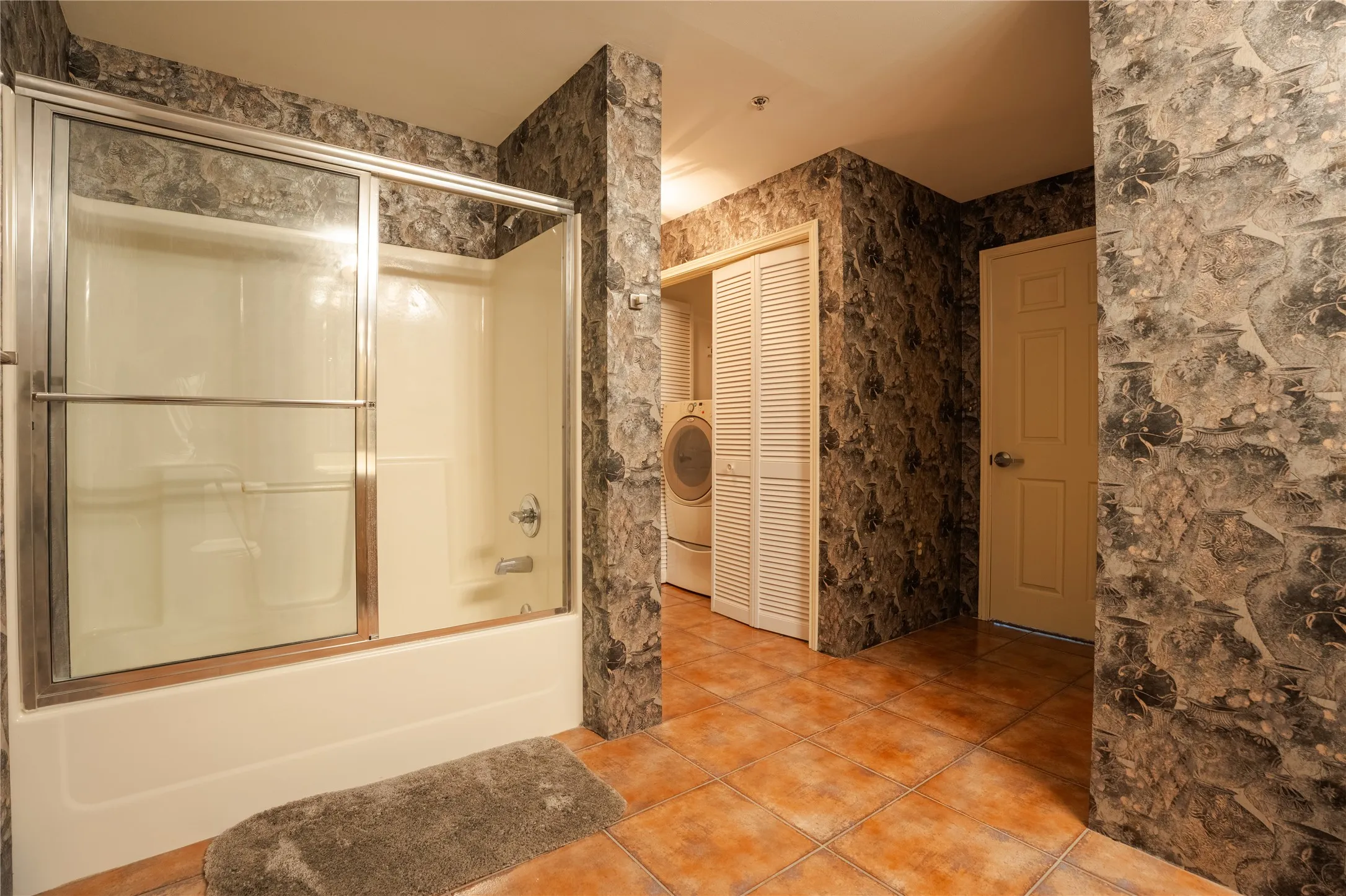 Condominium For Sale in Tarrant County , 3575 Lone Star Circle 802, Fort Worth, Texas 76177, 2 Bedroom, 2 Bathroom, 2 Garage spaces, 1,650 Sqft, built in 1997, mls#21342145, Real Estate Agent in Fort Worth, Homes For Sale in Tarrant county, Homes For Sale in Fort Worth, Realtor in Fort Worth Texas, Real Estate Brokerage Independent Realty Texas, Luminita Cordes Realtor