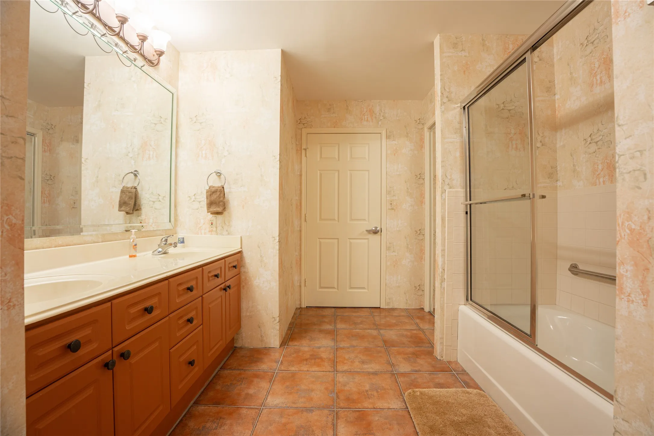 Condominium For Sale in Tarrant County , 3575 Lone Star Circle 802, Fort Worth, Texas 76177, 2 Bedroom, 2 Bathroom, 2 Garage spaces, 1,650 Sqft, built in 1997, mls#21342145, Real Estate Agent in Fort Worth, Homes For Sale in Tarrant county, Homes For Sale in Fort Worth, Realtor in Fort Worth Texas, Real Estate Brokerage Independent Realty Texas, Luminita Cordes Realtor
