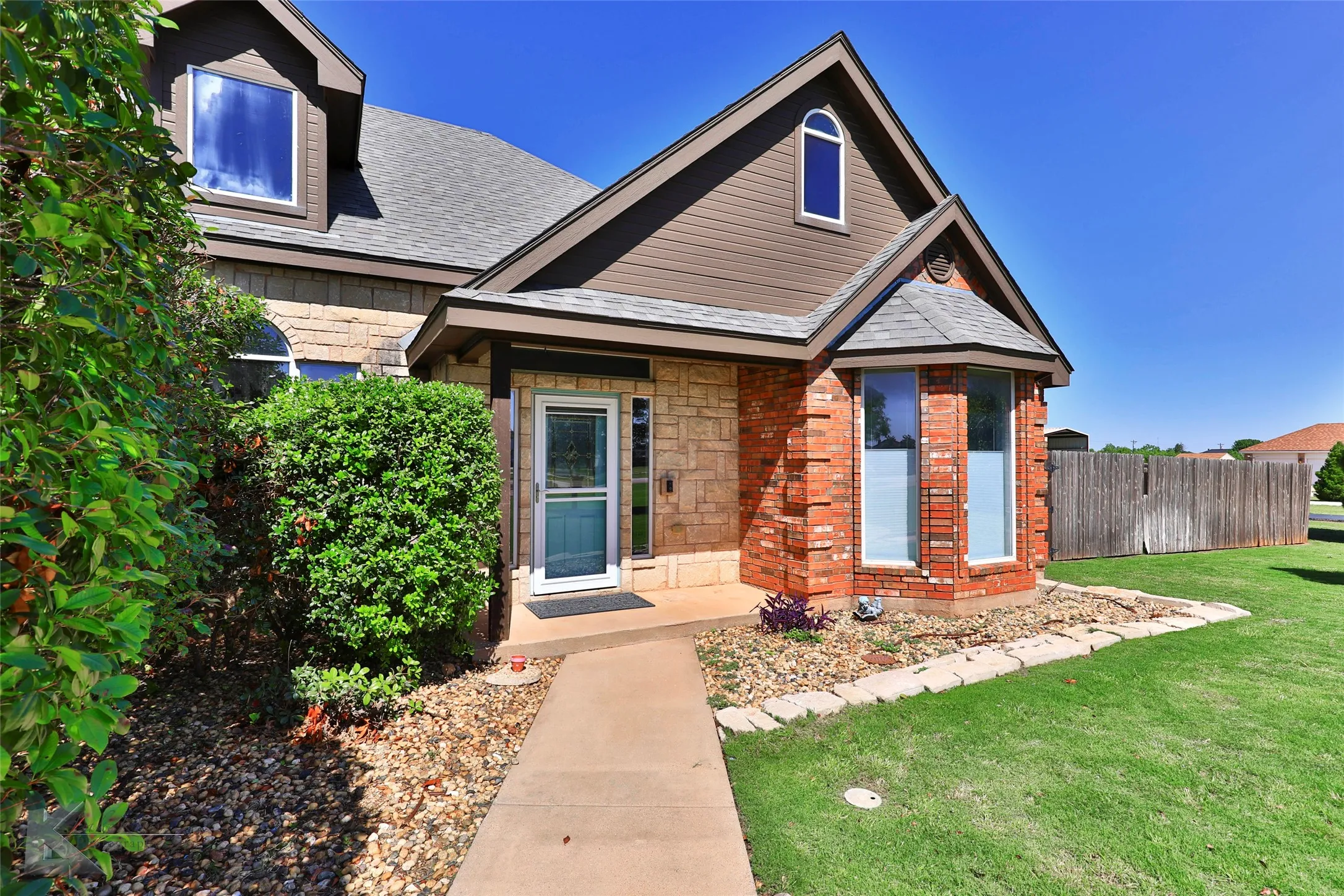 Single Family Residence For Rent in Taylor County , 342 Pilgrim Road, Abilene, Texas 79602, 4 Bedroom, 3 Bathroom, 2 Garage spaces, 2,613 Sqft, built in 2004, mls#21343273, Real Estate Agent in Abilene, Homes For Rent in Taylor county, Homes For Rent in Abilene, Realtor in Abilene Texas, Real Estate Brokerage Independent Realty Texas, Luminita Cordes Realtor