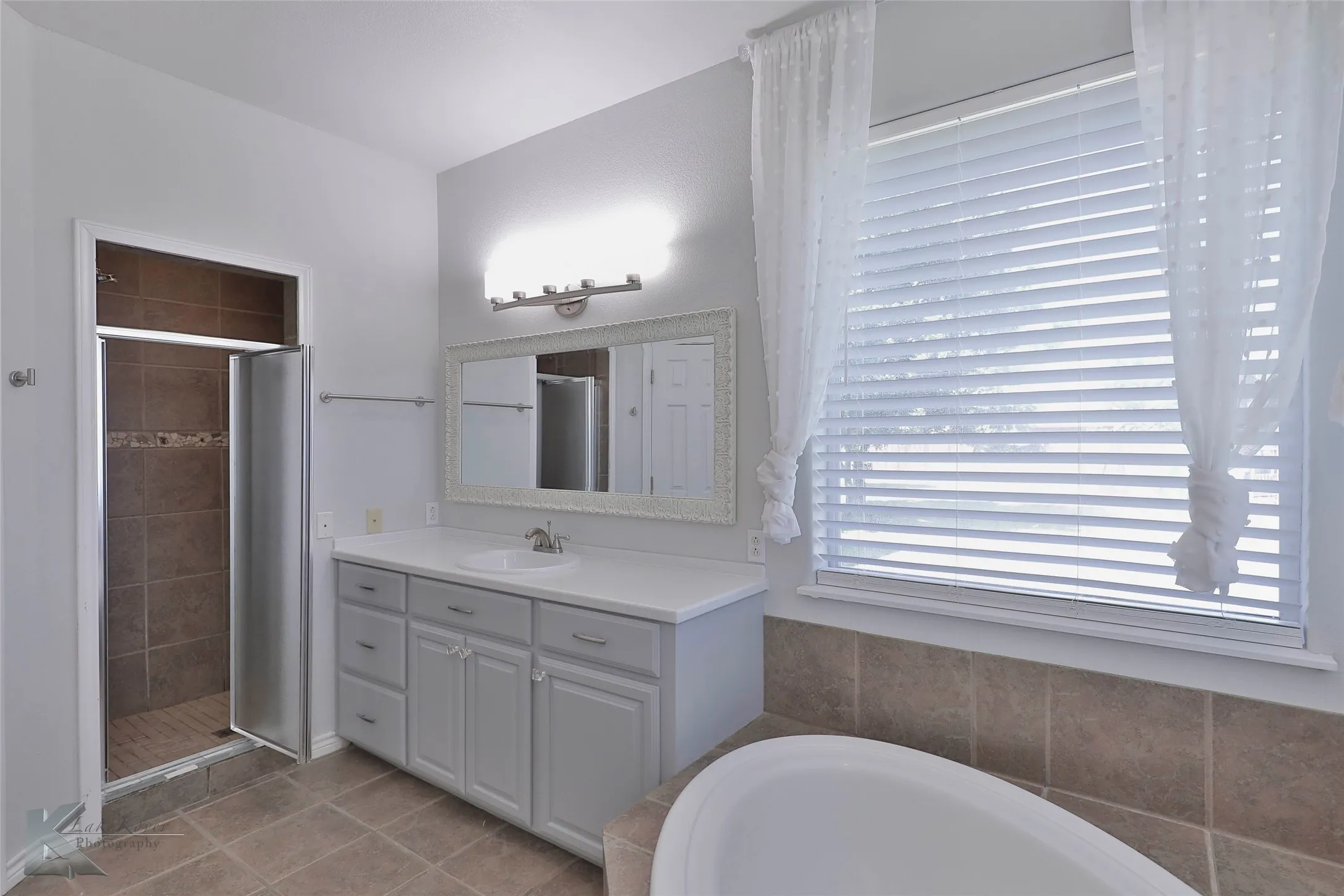 Single Family Residence For Rent in Taylor County , 342 Pilgrim Road, Abilene, Texas 79602, 4 Bedroom, 3 Bathroom, 2 Garage spaces, 2,613 Sqft, built in 2004, mls#21343273, Real Estate Agent in Abilene, Homes For Rent in Taylor county, Homes For Rent in Abilene, Realtor in Abilene Texas, Real Estate Brokerage Independent Realty Texas, Luminita Cordes Realtor