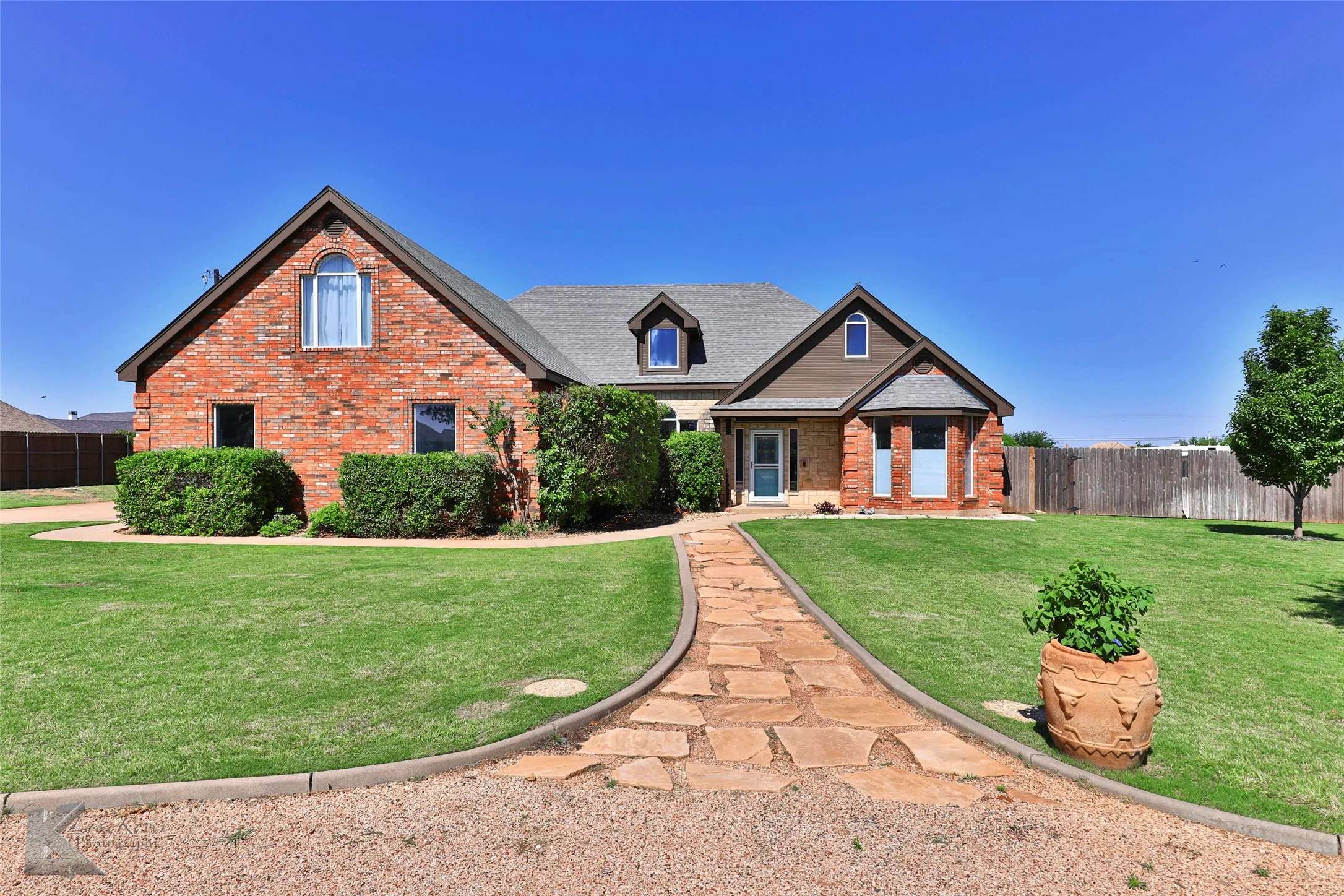 Single Family Residence For Rent in Taylor County , 342 Pilgrim Road, Abilene, Texas 79602, 4 Bedroom, 3 Bathroom, 2 Garage spaces, 2,613 Sqft, built in 2004, mls#21343273, Real Estate Agent in Abilene, Homes For Rent in Taylor county, Homes For Rent in Abilene, Realtor in Abilene Texas, Real Estate Brokerage Independent Realty Texas, Luminita Cordes Realtor