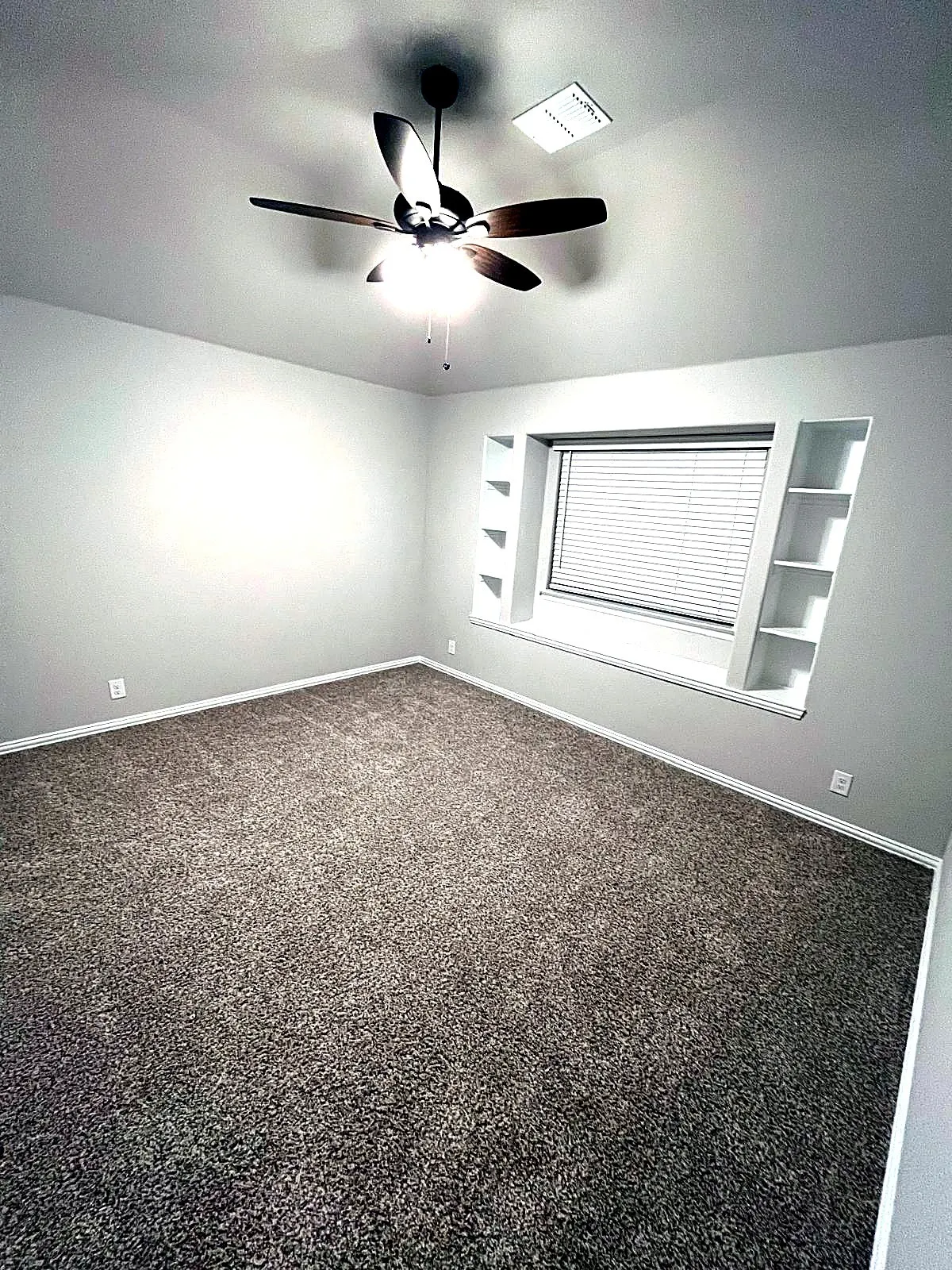 Single Family Residence For Rent in Denton County , 2909 Parkwood Circle, Denton, Texas 76226, 5 Bedroom, 4 Bathroom, 2 Garage spaces, 3,429 Sqft, built in 2022, mls#21343175, Real Estate Agent in Denton, Homes For Rent in Denton county, Homes For Rent in Denton, Realtor in Denton Texas, Real Estate Brokerage Independent Realty Texas, Luminita Cordes Realtor