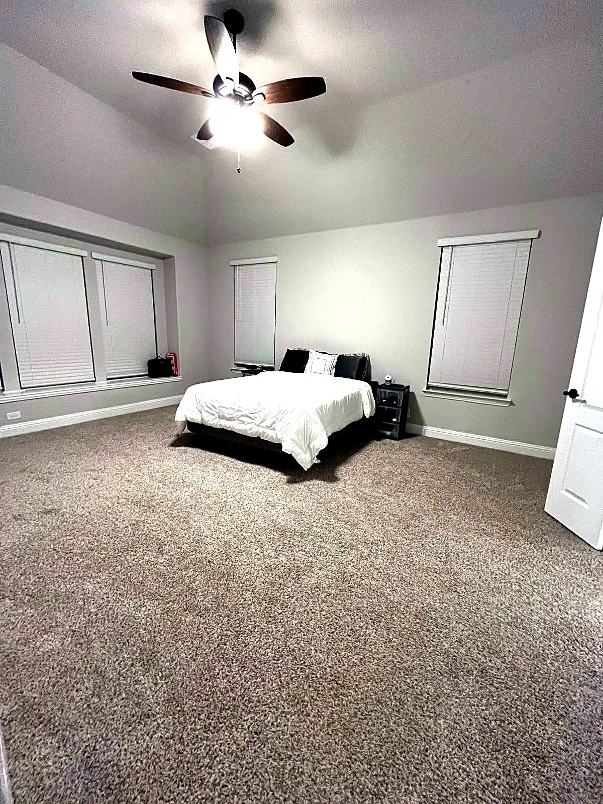 Single Family Residence For Rent in Denton County , 2909 Parkwood Circle, Denton, Texas 76226, 5 Bedroom, 4 Bathroom, 2 Garage spaces, 3,429 Sqft, built in 2022, mls#21343175, Real Estate Agent in Denton, Homes For Rent in Denton county, Homes For Rent in Denton, Realtor in Denton Texas, Real Estate Brokerage Independent Realty Texas, Luminita Cordes Realtor