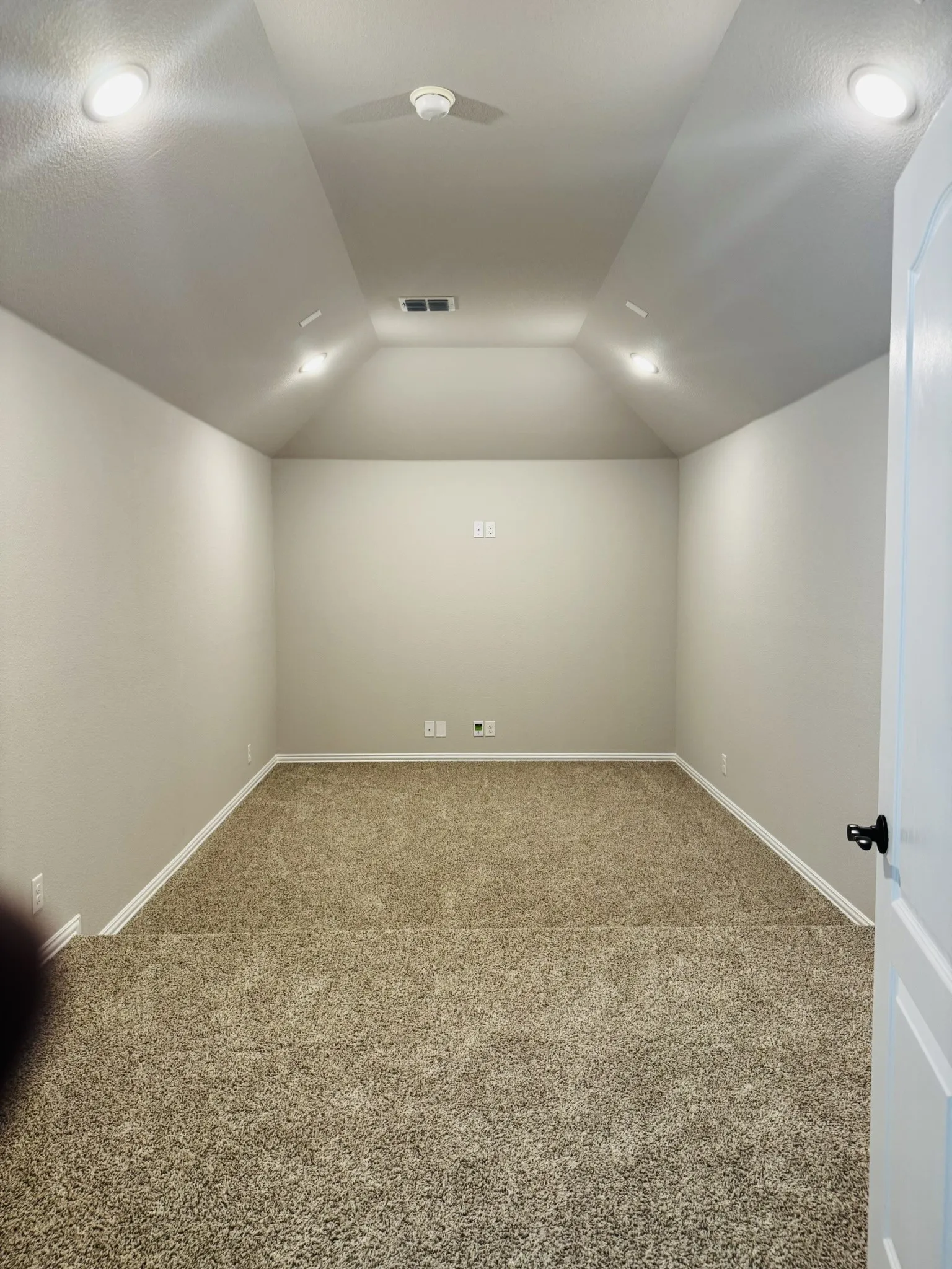 Single Family Residence For Rent in Denton County , 2909 Parkwood Circle, Denton, Texas 76226, 5 Bedroom, 4 Bathroom, 2 Garage spaces, 3,429 Sqft, built in 2022, mls#21343175, Real Estate Agent in Denton, Homes For Rent in Denton county, Homes For Rent in Denton, Realtor in Denton Texas, Real Estate Brokerage Independent Realty Texas, Luminita Cordes Realtor