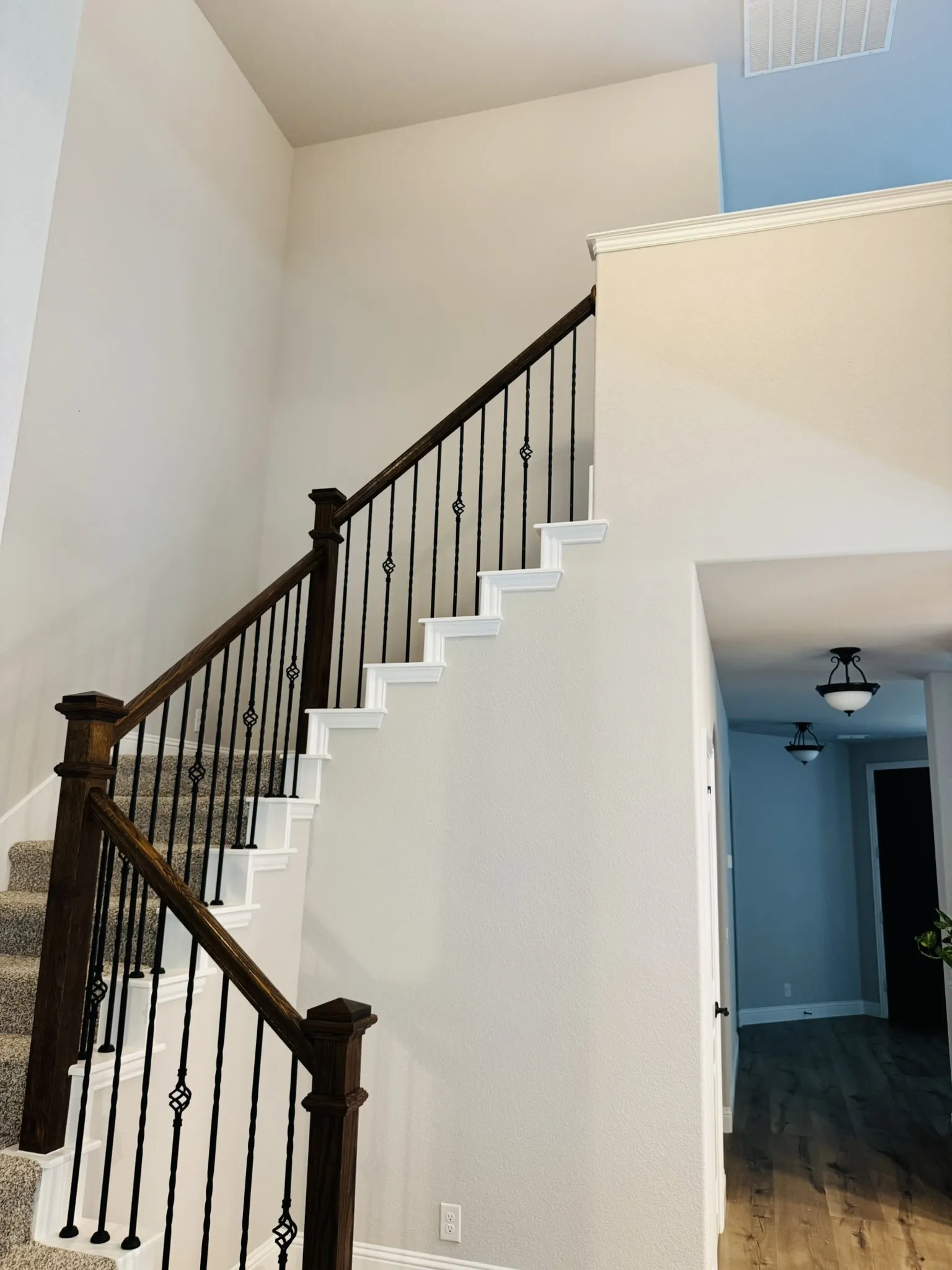 Single Family Residence For Rent in Denton County , 2909 Parkwood Circle, Denton, Texas 76226, 5 Bedroom, 4 Bathroom, 2 Garage spaces, 3,429 Sqft, built in 2022, mls#21343175, Real Estate Agent in Denton, Homes For Rent in Denton county, Homes For Rent in Denton, Realtor in Denton Texas, Real Estate Brokerage Independent Realty Texas, Luminita Cordes Realtor