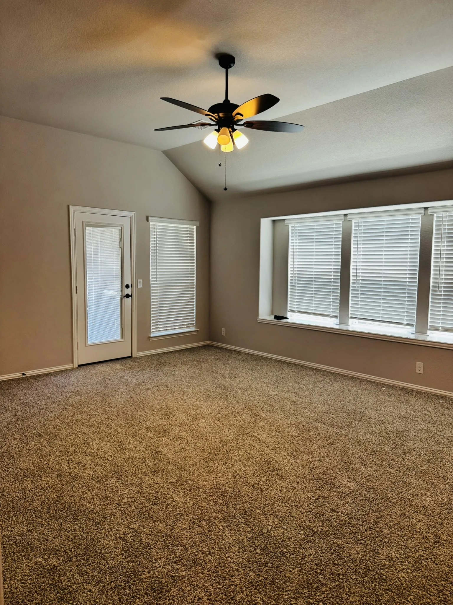 Single Family Residence For Rent in Denton County , 2909 Parkwood Circle, Denton, Texas 76226, 5 Bedroom, 4 Bathroom, 2 Garage spaces, 3,429 Sqft, built in 2022, mls#21343175, Real Estate Agent in Denton, Homes For Rent in Denton county, Homes For Rent in Denton, Realtor in Denton Texas, Real Estate Brokerage Independent Realty Texas, Luminita Cordes Realtor