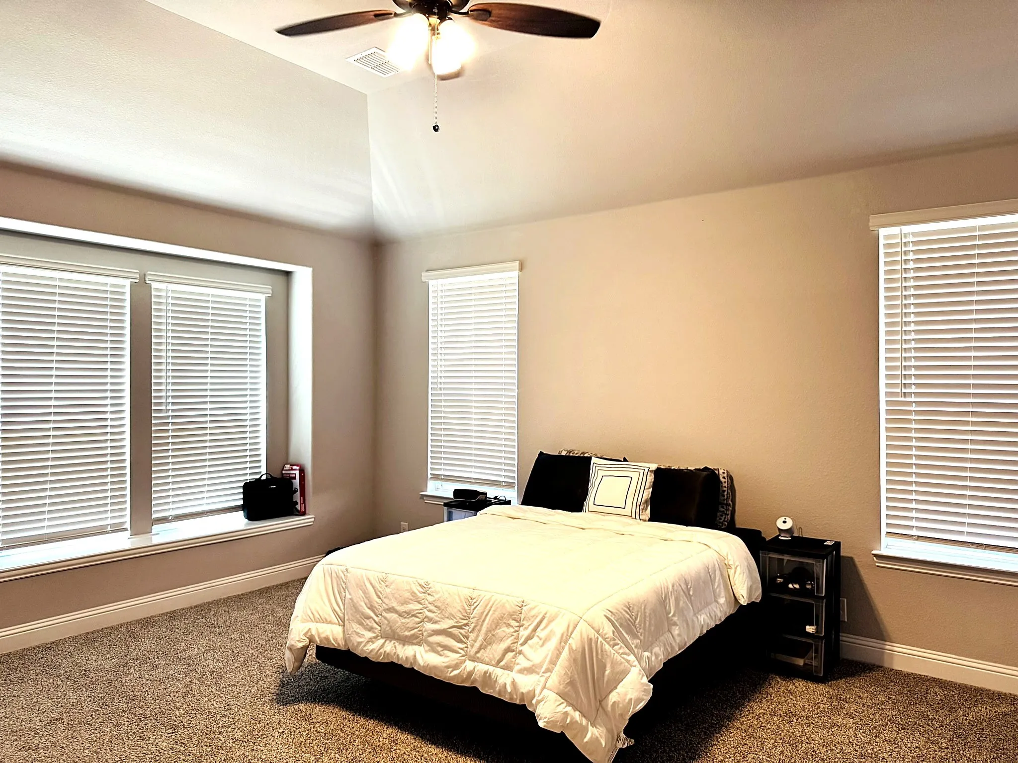 Single Family Residence For Rent in Denton County , 2909 Parkwood Circle, Denton, Texas 76226, 5 Bedroom, 4 Bathroom, 2 Garage spaces, 3,429 Sqft, built in 2022, mls#21343175, Real Estate Agent in Denton, Homes For Rent in Denton county, Homes For Rent in Denton, Realtor in Denton Texas, Real Estate Brokerage Independent Realty Texas, Luminita Cordes Realtor