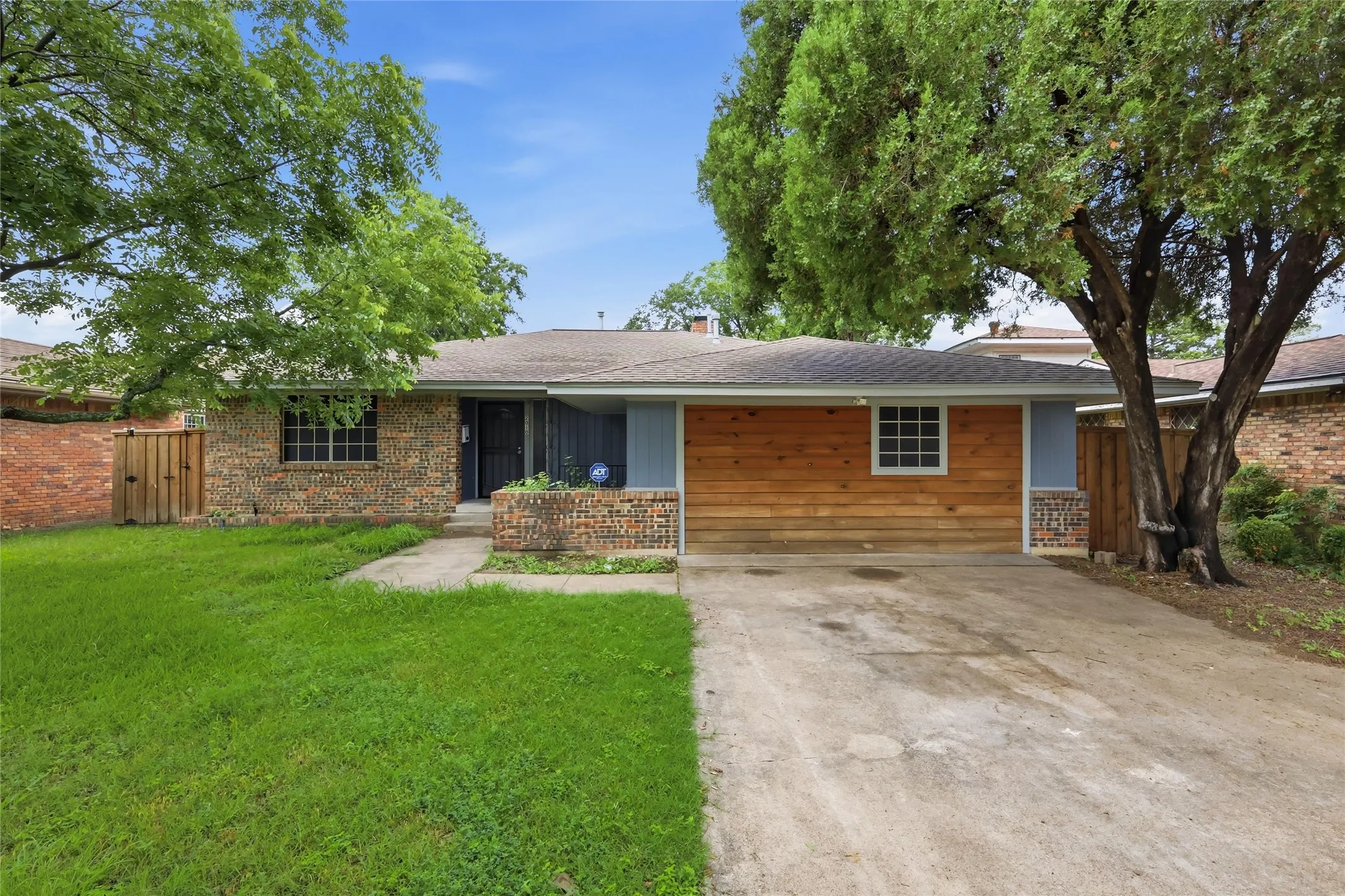 Single Family Residence For Rent in Dallas County , 2010 Swansee Drive, Dallas, Texas 75232, 3 Bedroom, 3 Bathroom, Garage spaces, 2,038 Sqft, built in 1958, mls#21340713, Real Estate Agent in Dallas, Homes For Rent in Dallas county, Homes For Rent in Dallas, Realtor in Dallas Texas, Real Estate Brokerage Independent Realty Texas, Luminita Cordes Realtor