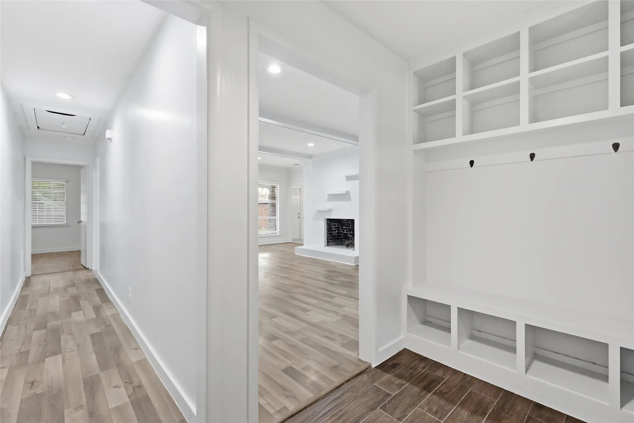 Single Family Residence For Rent in Dallas County , 2010 Swansee Drive, Dallas, Texas 75232, 3 Bedroom, 3 Bathroom, Garage spaces, 2,038 Sqft, built in 1958, mls#21340713, Real Estate Agent in Dallas, Homes For Rent in Dallas county, Homes For Rent in Dallas, Realtor in Dallas Texas, Real Estate Brokerage Independent Realty Texas, Luminita Cordes Realtor