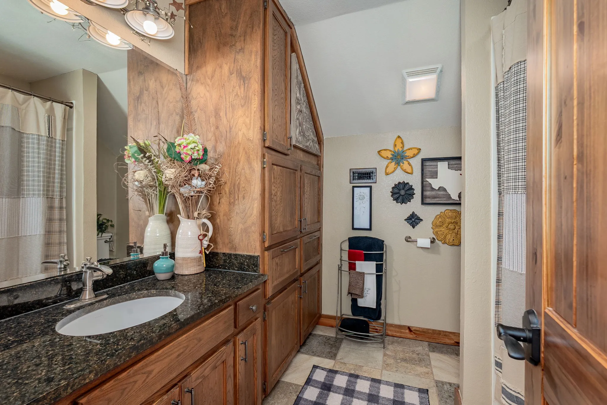 Single Family Residence For Sale in Collin County , 14392 State Highway 78 N, Blue Ridge, Texas 75424, 3 Bedroom, 3 Bathroom, Garage spaces, 2,438 Sqft, built in 1983, mls#21341040, Real Estate Agent in Blue Ridge, Homes For Sale in Collin county, Homes For Sale in Blue Ridge, Realtor in Blue Ridge Texas, Real Estate Brokerage Independent Realty Texas, Luminita Cordes Realtor