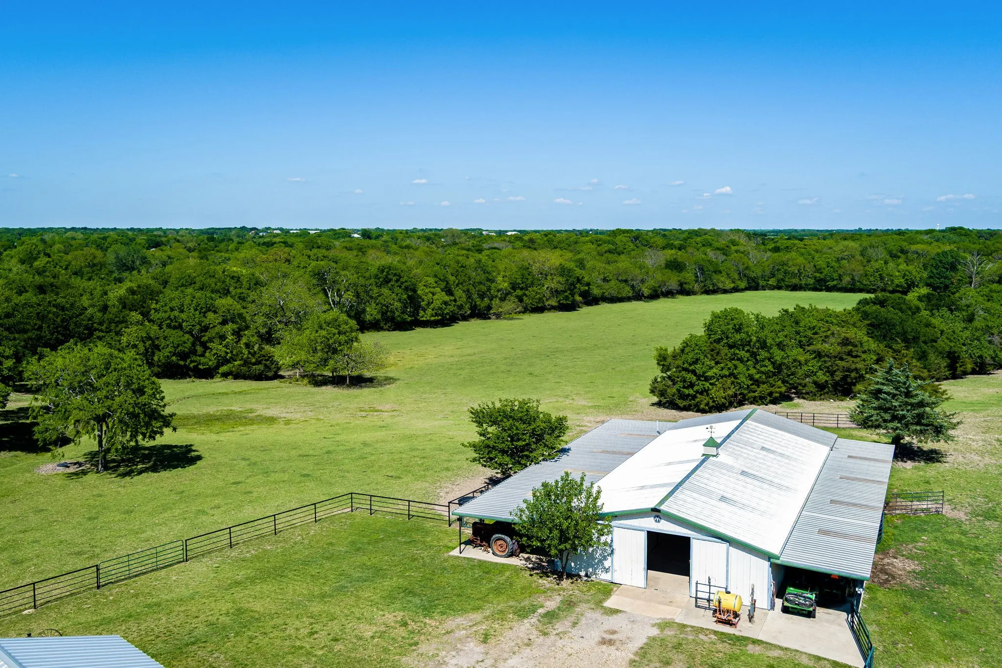 Single Family Residence For Sale in Collin County , 14392 State Highway 78 N, Blue Ridge, Texas 75424, 3 Bedroom, 3 Bathroom, Garage spaces, 2,438 Sqft, built in 1983, mls#21341040, Real Estate Agent in Blue Ridge, Homes For Sale in Collin county, Homes For Sale in Blue Ridge, Realtor in Blue Ridge Texas, Real Estate Brokerage Independent Realty Texas, Luminita Cordes Realtor